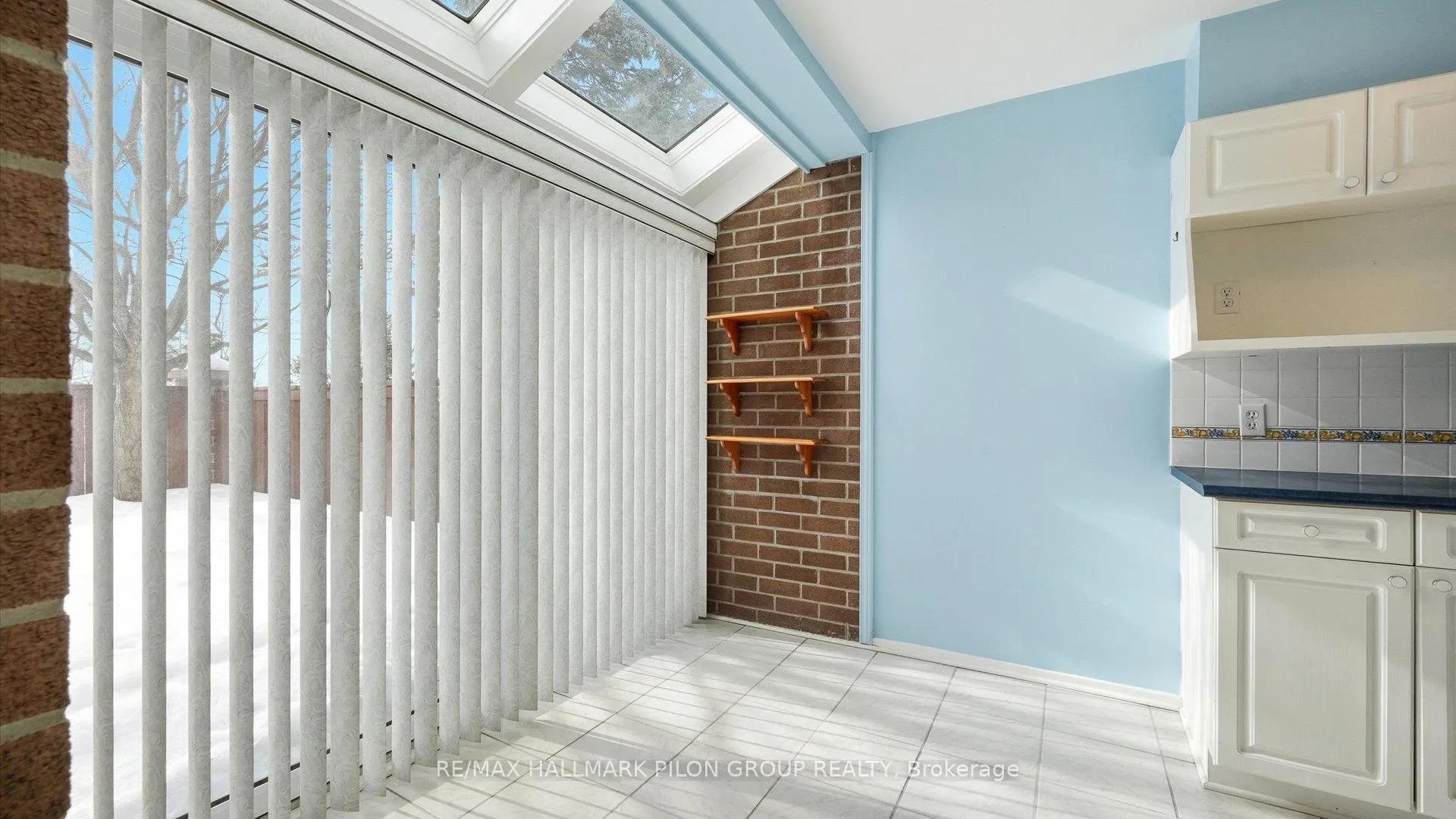 Photo 11 of Unit 29, 100 Hillside Drive, Ottawa, Viscount Alexander Park — HOMEH