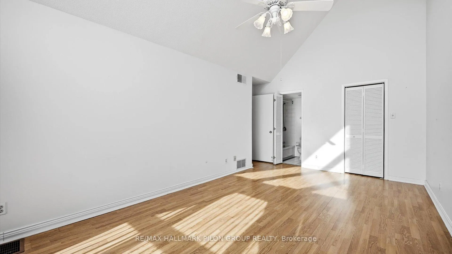 Photo 15 of Unit 29, 100 Hillside Drive, Ottawa, Viscount Alexander Park — HOMEH
