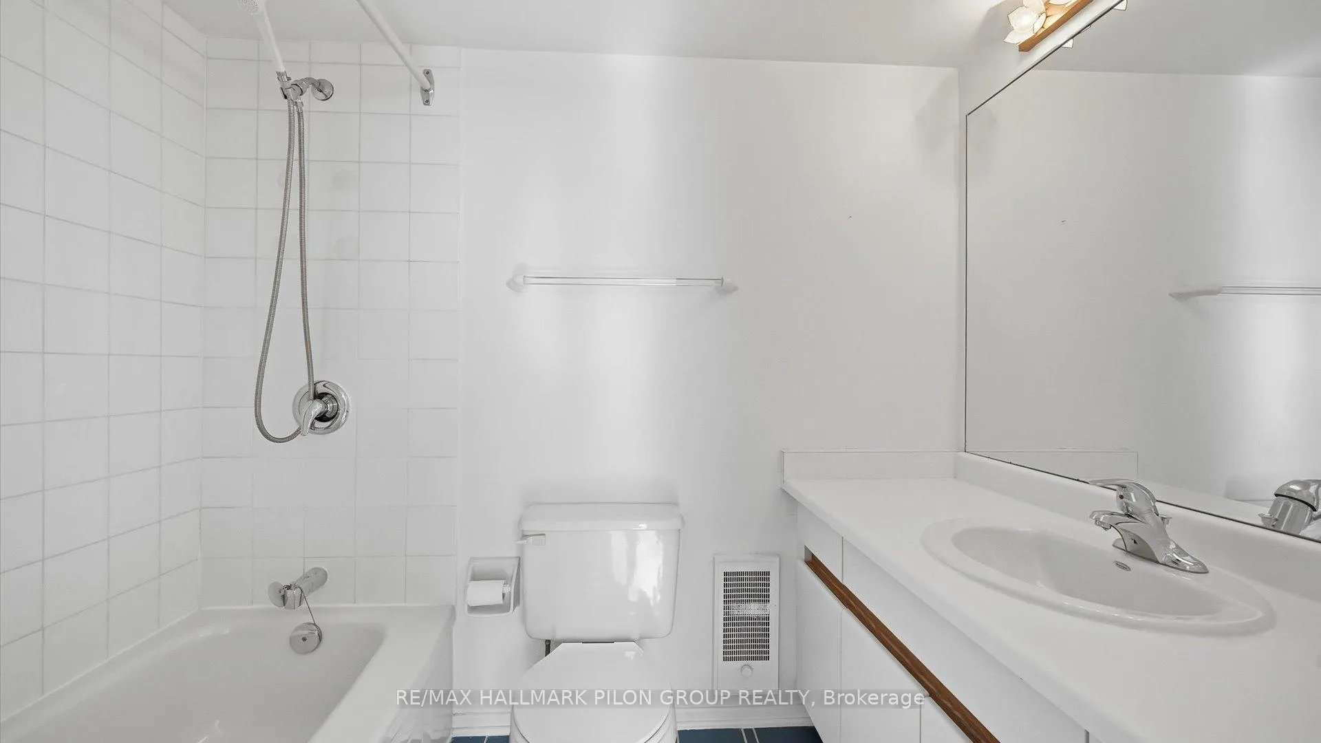 Photo 16 of Unit 29, 100 Hillside Drive, Ottawa, Viscount Alexander Park — HOMEH