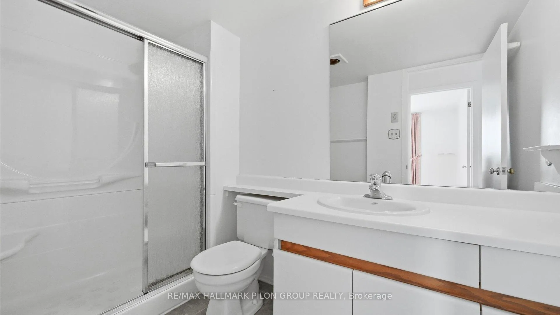 Photo 19 of Unit 29, 100 Hillside Drive, Ottawa, Viscount Alexander Park — HOMEH