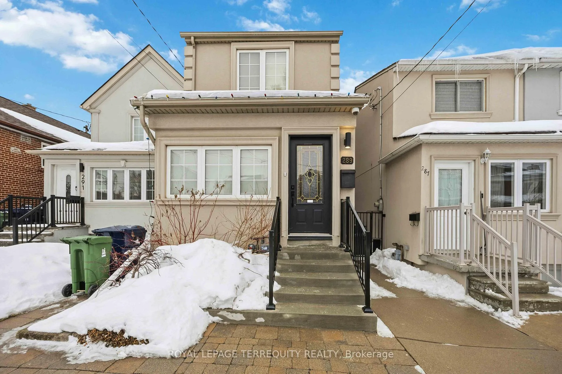 Front of Unit Bsmt, 289 Boon Avenue
