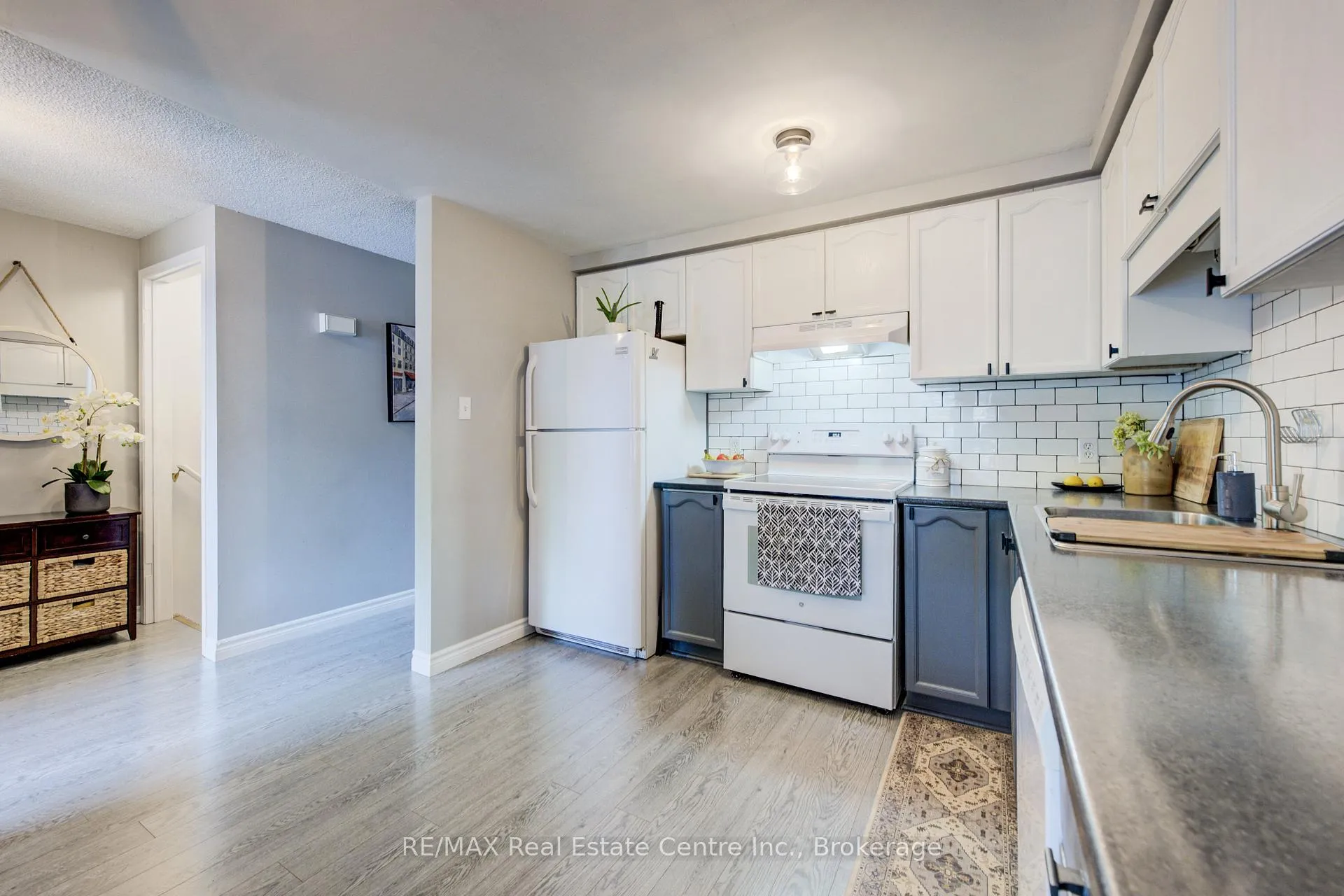 Photo 5 of Unit 73, 180 Marksam Road, Guelph, Willow West/Sugarbush/West Acres — HOMEH