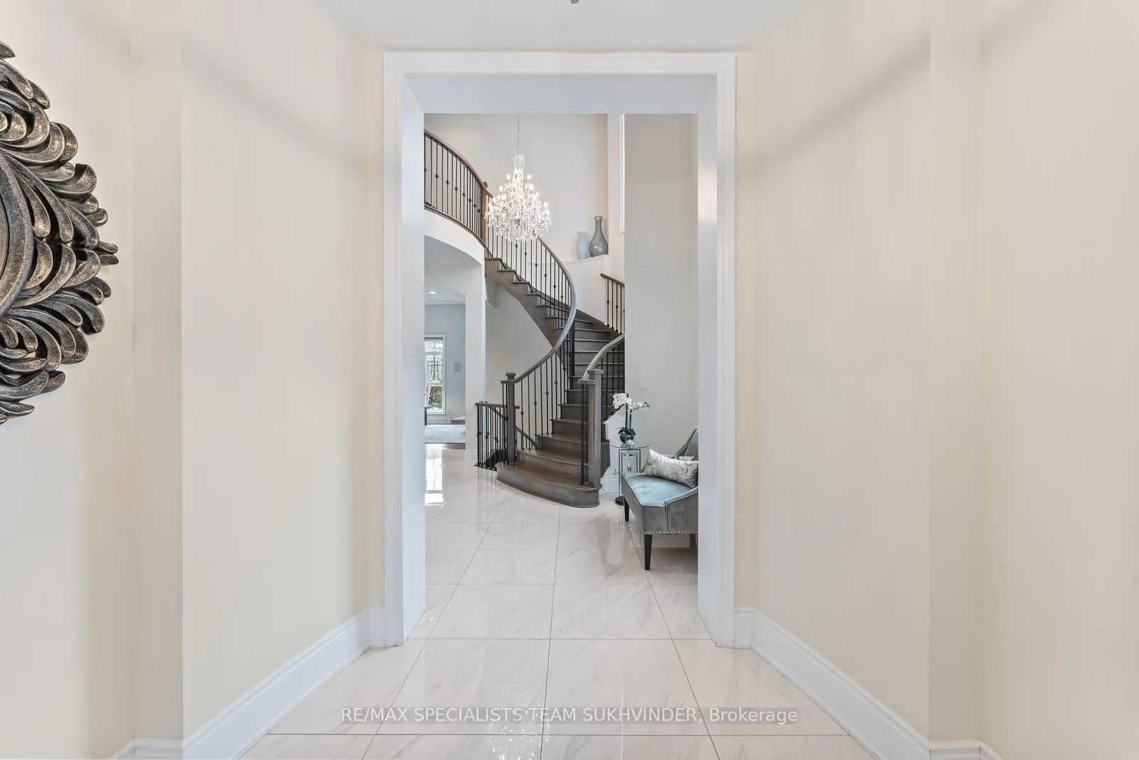 Photo 4 of 51 Classic Drive, Brampton, Credit Valley — HOMEH