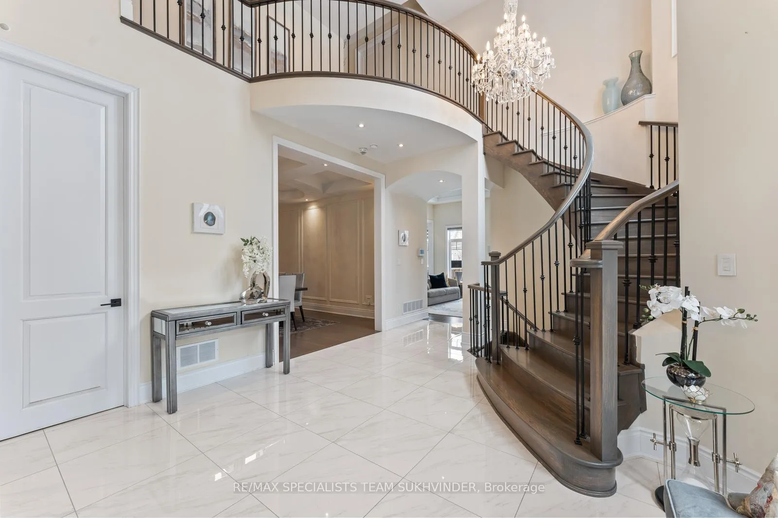 Photo 5 of 51 Classic Drive, Brampton, Credit Valley — HOMEH