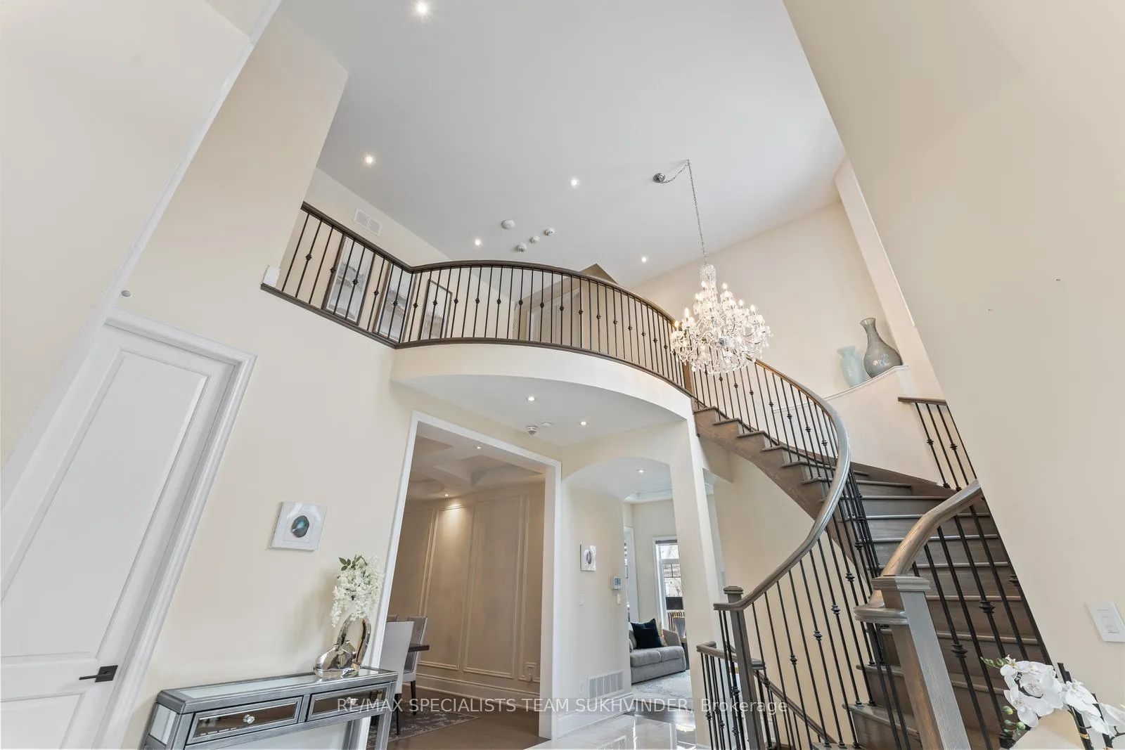 Photo 6 of 51 Classic Drive, Brampton, Credit Valley — HOMEH