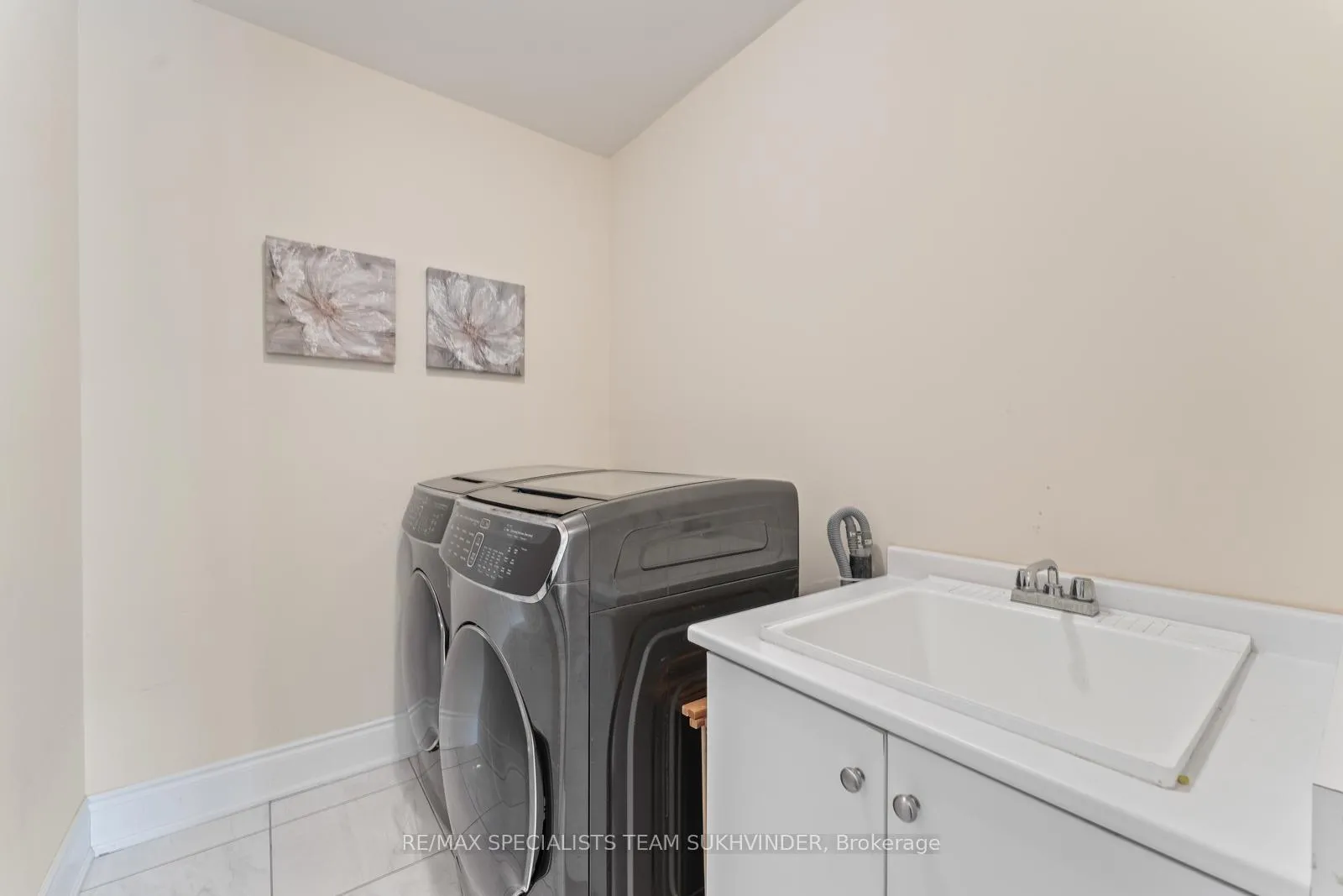 Photo 42 of 51 Classic Drive, Brampton, Credit Valley — HOMEH