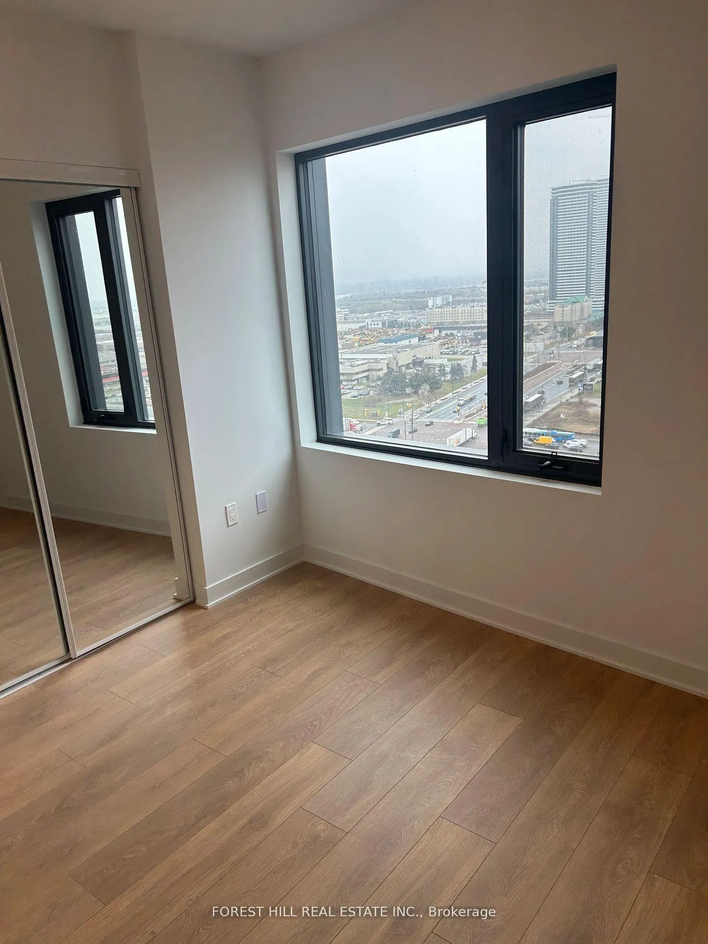 Photo 8 of Unit 1702, 2920 Highway 7 W, Vaughan, Concord — HOMEH