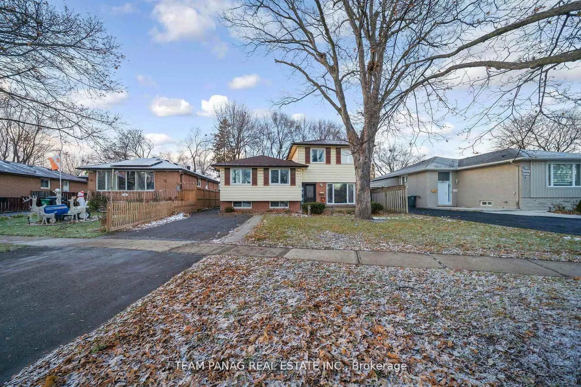 Photo 4 of 30 Parkway Avenue, Brampton, Northwood Park — HOMEH