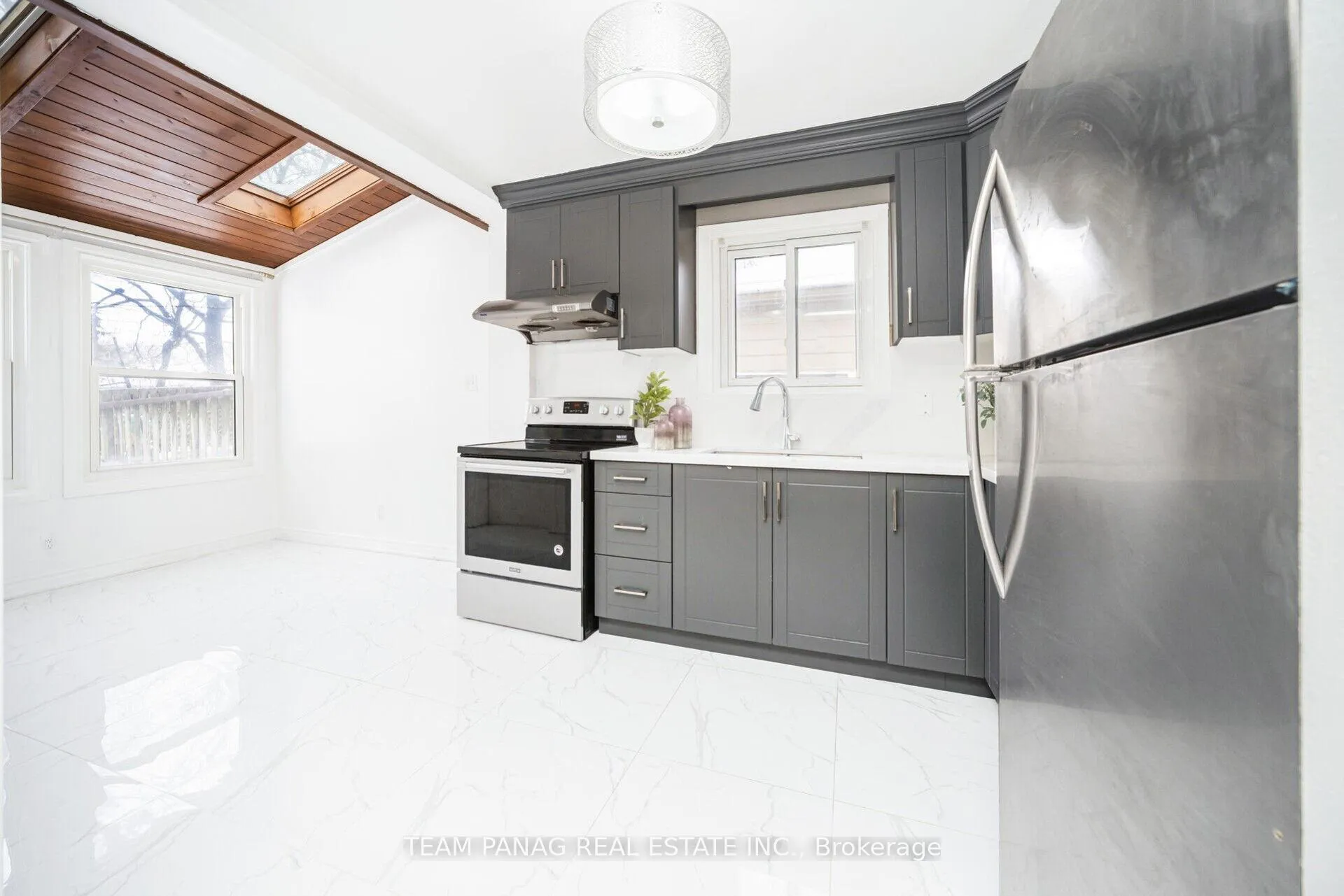 Photo 13 of 30 Parkway Avenue, Brampton, Northwood Park — HOMEH