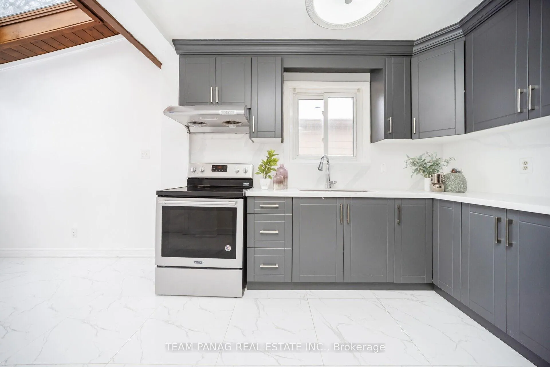 Photo 14 of 30 Parkway Avenue, Brampton, Northwood Park — HOMEH