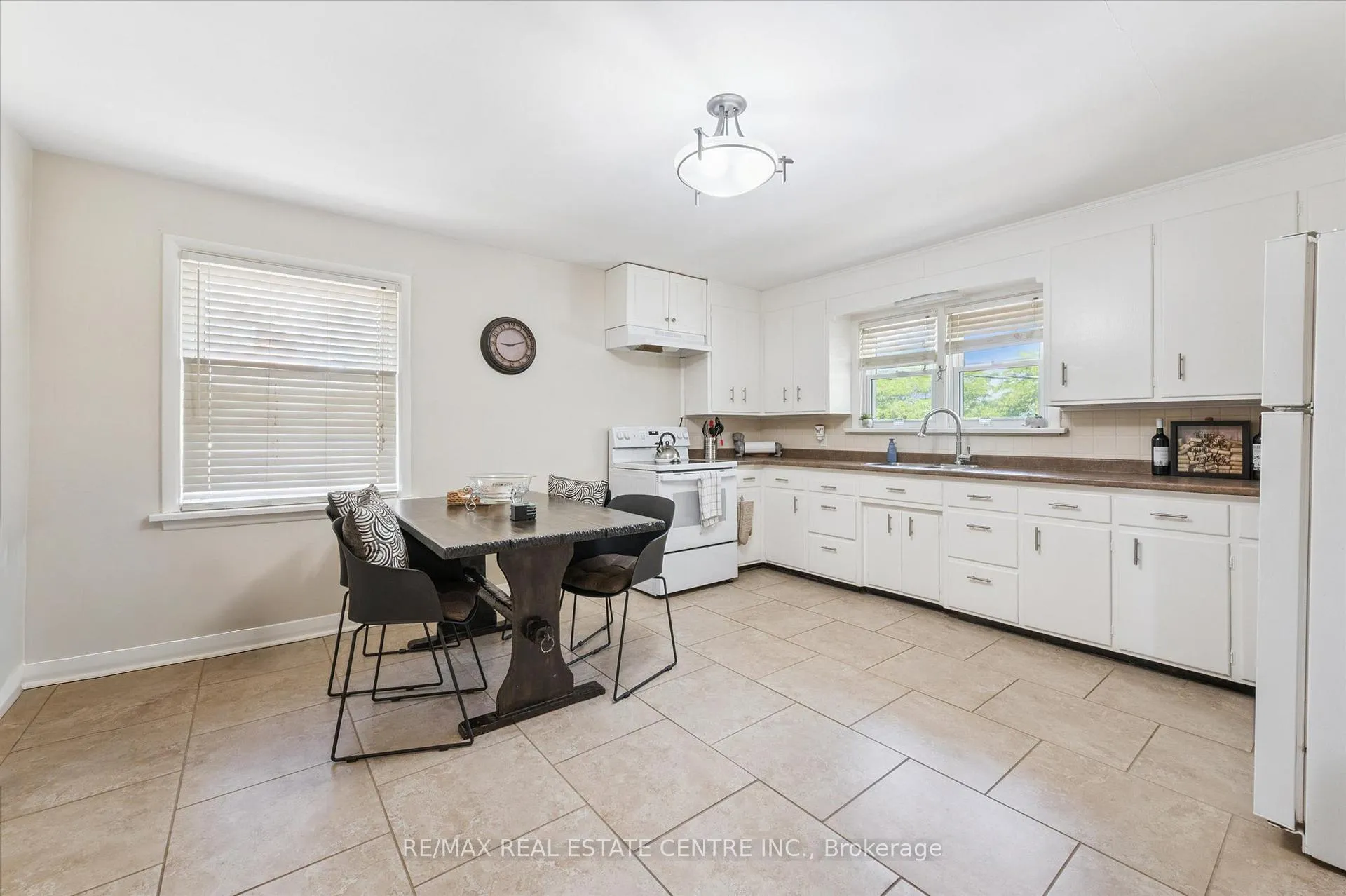 Photo 4 of Unit 3, 115 Marlborough Avenue, Kitchener — HOMEH