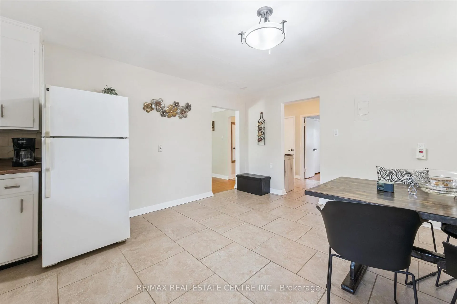 Photo 5 of Unit 3, 115 Marlborough Avenue, Kitchener — HOMEH