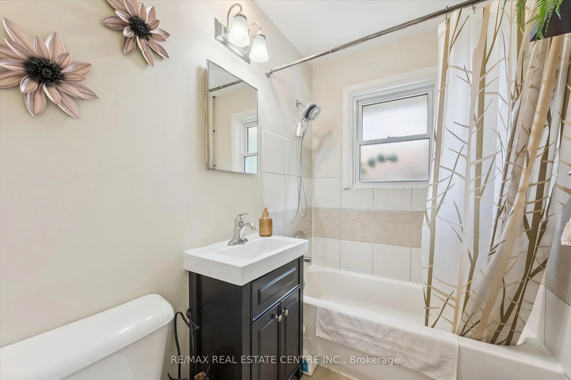Photo 11 of Unit 3, 115 Marlborough Avenue, Kitchener — HOMEH