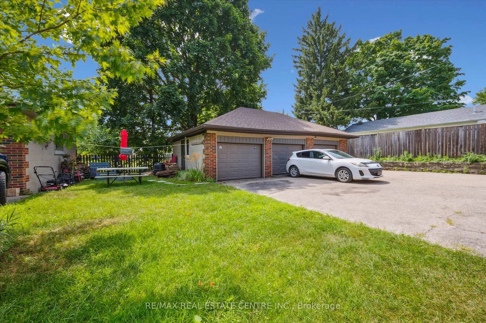 Photo 13 of Unit 3, 115 Marlborough Avenue, Kitchener — HOMEH