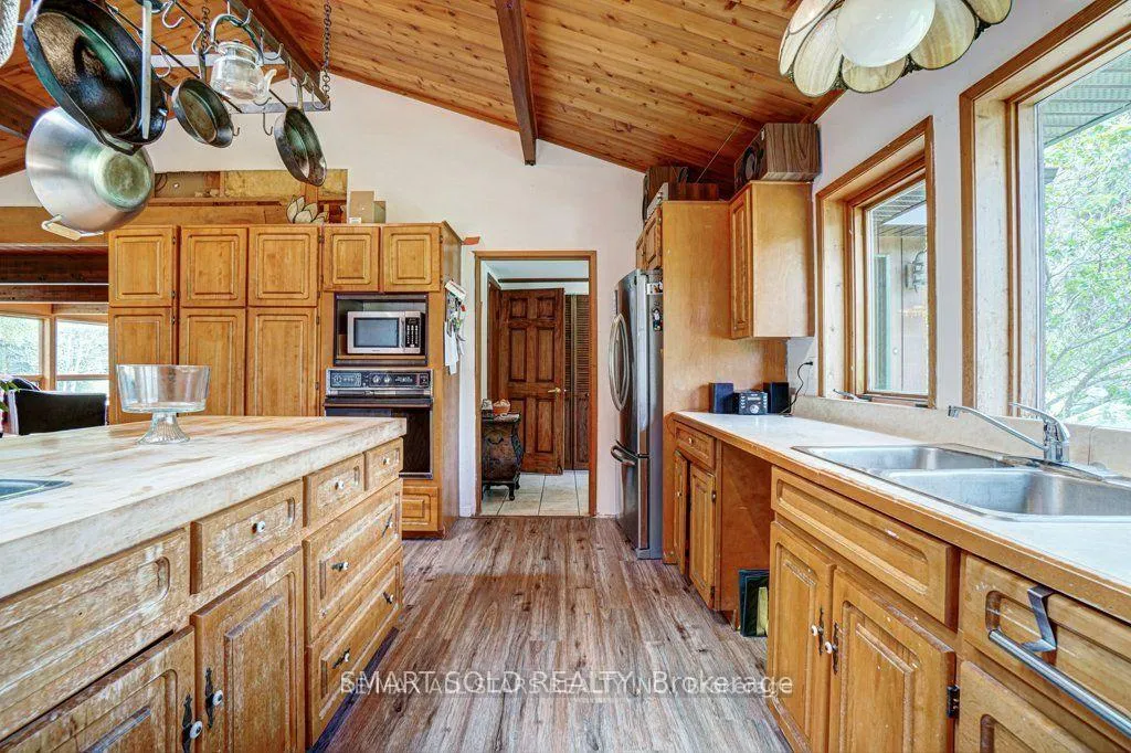 Photo 8 of 335 Ashworth Road, Uxbridge, Rural Uxbridge — HOMEH