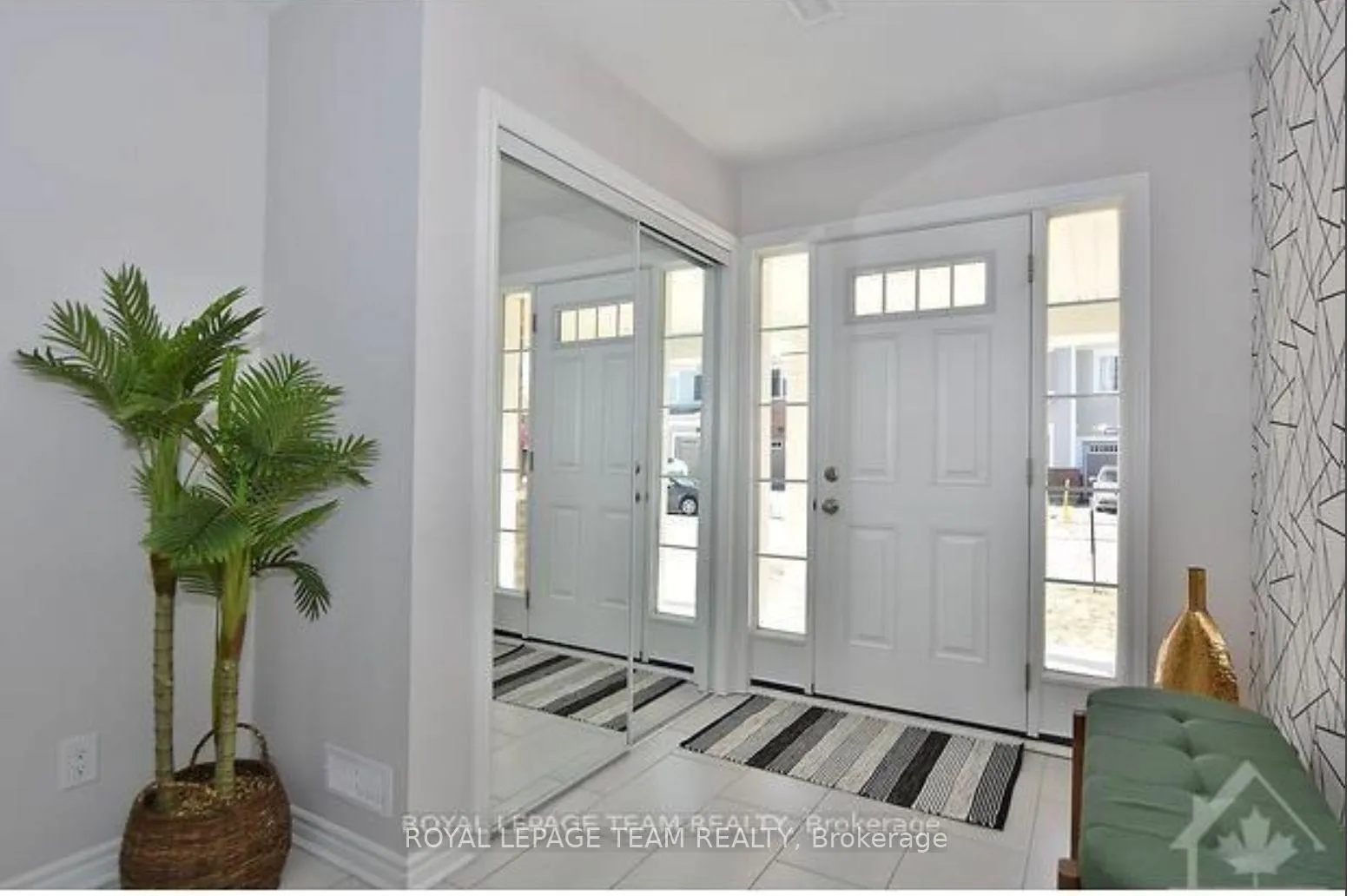 Photo 3 of 707 Juneberry Lane, Ottawa, Kanata - Emerald Meadows/Trailwest — HOMEH
