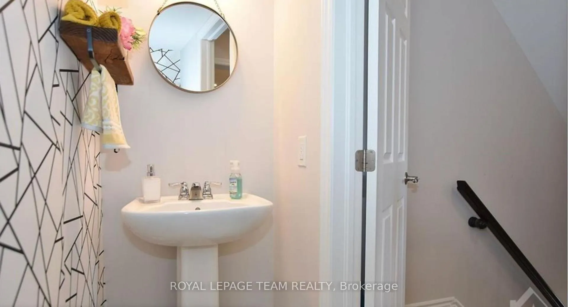 Photo 7 of 707 Juneberry Lane, Ottawa, Kanata - Emerald Meadows/Trailwest — HOMEH