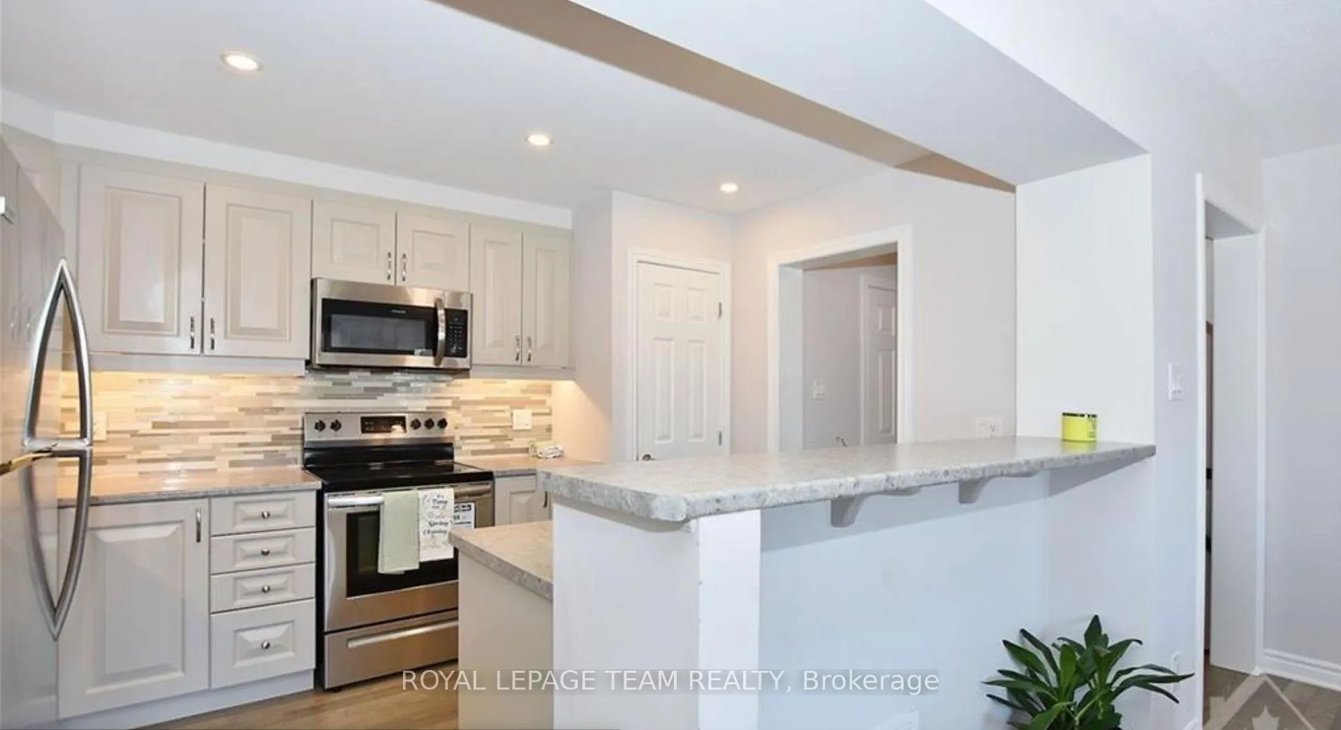 Photo 9 of 707 Juneberry Lane, Ottawa, Kanata - Emerald Meadows/Trailwest — HOMEH