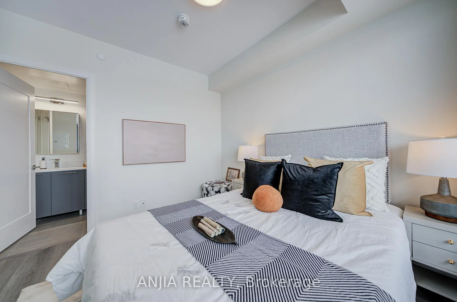 Photo 15 of Unit 2907, 18 Water Walk Drive, Markham, Unionville — HOMEH