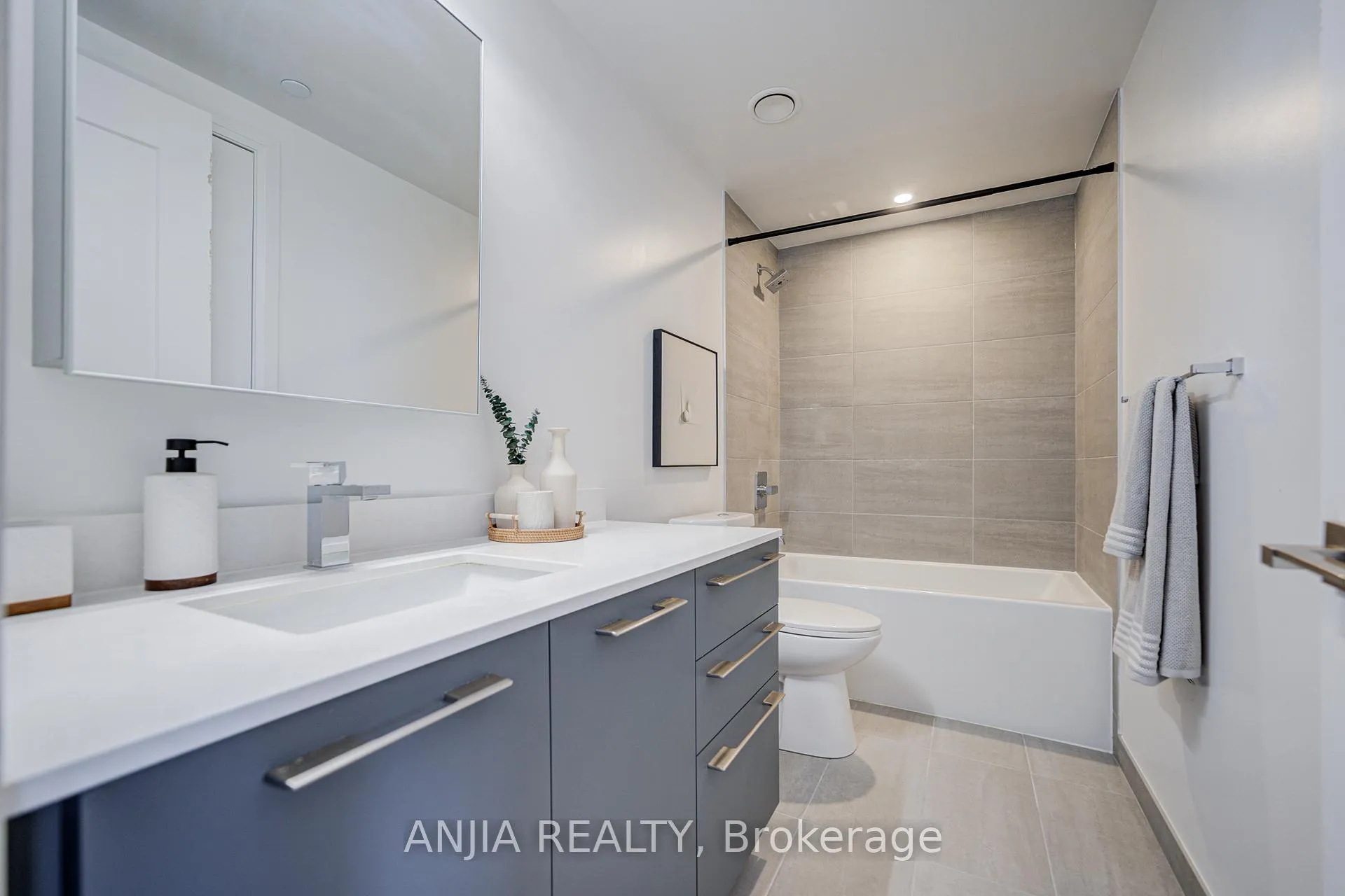 Photo 16 of Unit 2907, 18 Water Walk Drive, Markham, Unionville — HOMEH