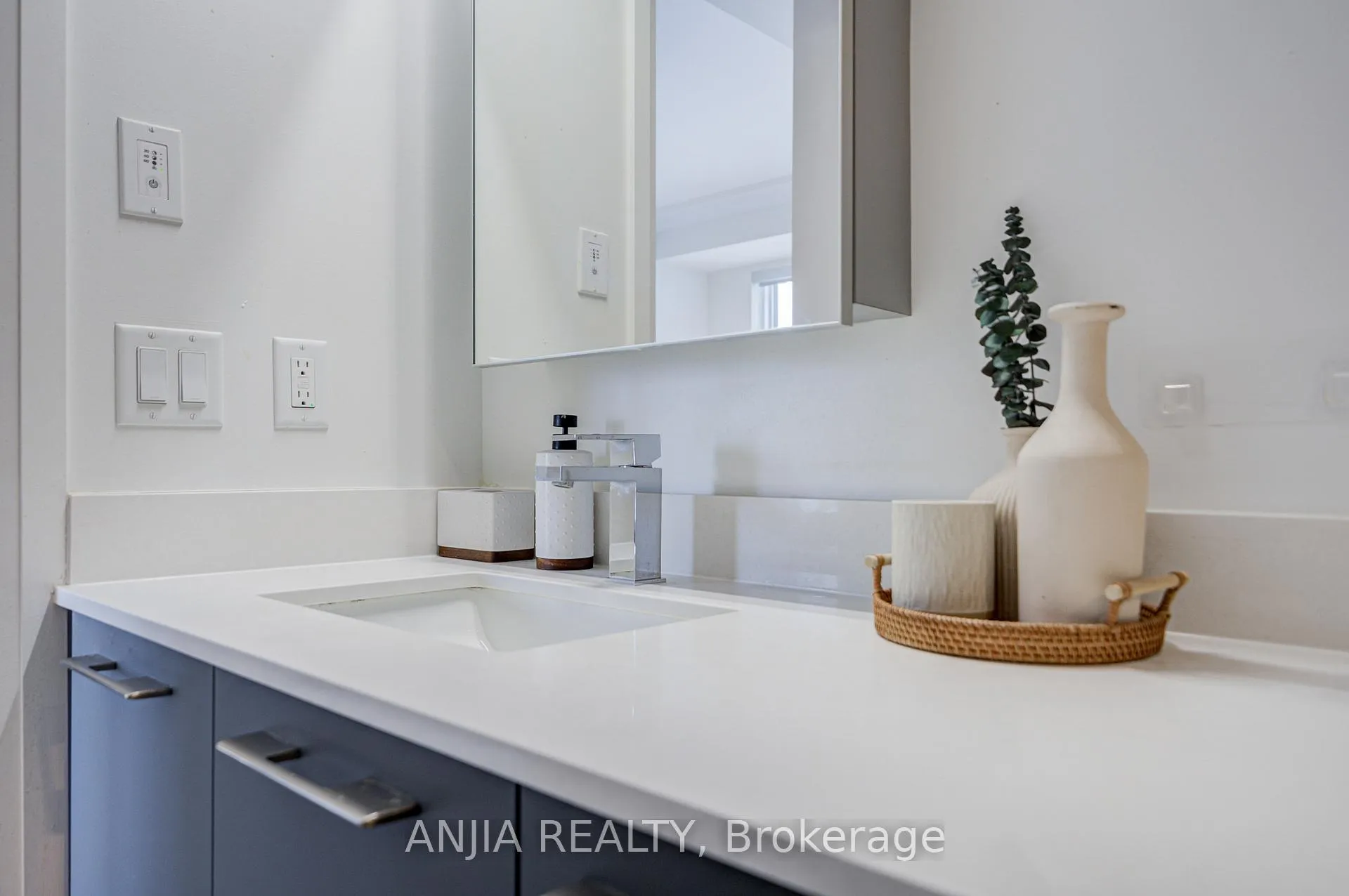 Photo 17 of Unit 2907, 18 Water Walk Drive, Markham, Unionville — HOMEH