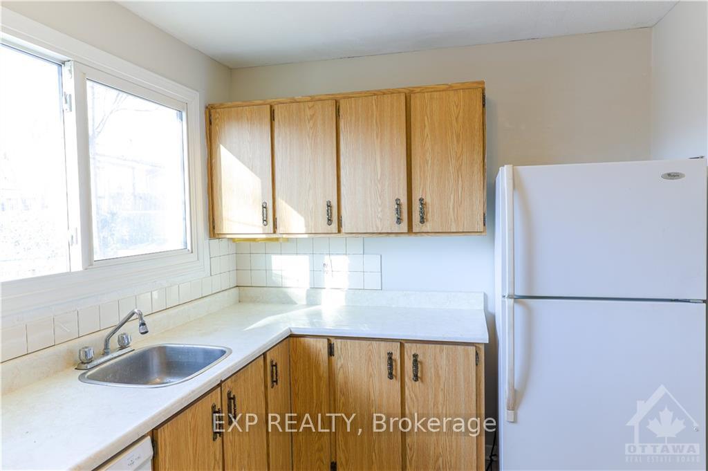 Photo 4 of 24B Aldercrest Drive, Ottawa, Meadowlands/Crestview — HOMEH