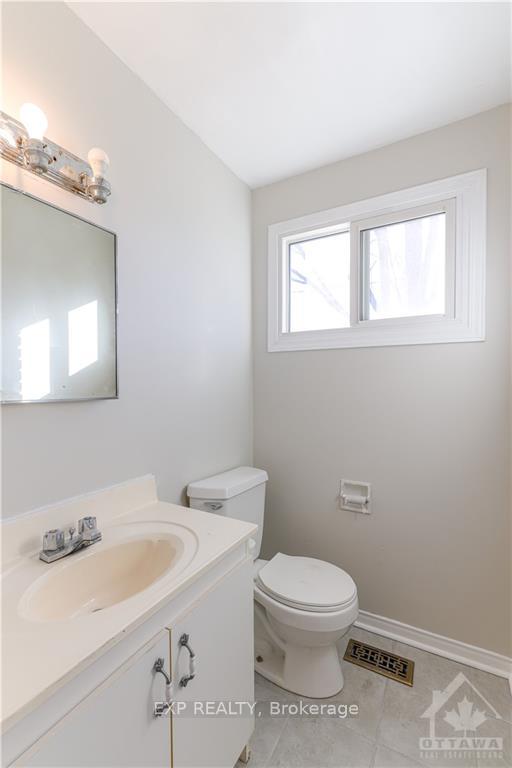 Photo 13 of 24B Aldercrest Drive, Ottawa, Meadowlands/Crestview — HOMEH