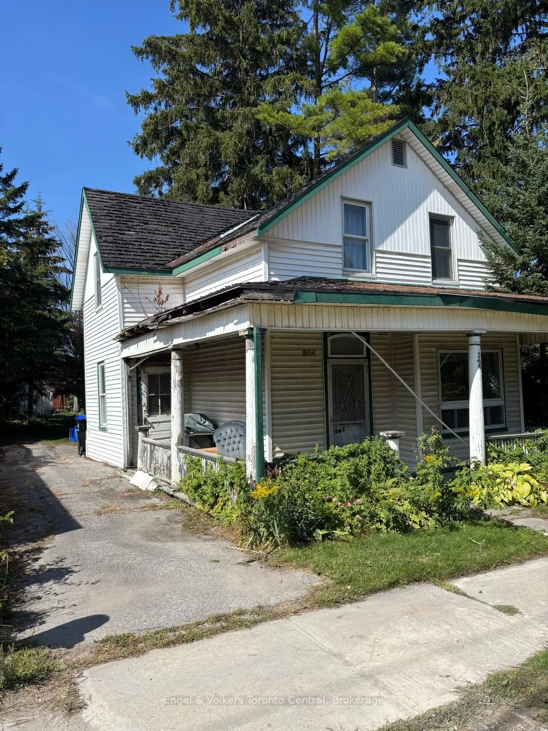 Front of 304 Saint Paul Street