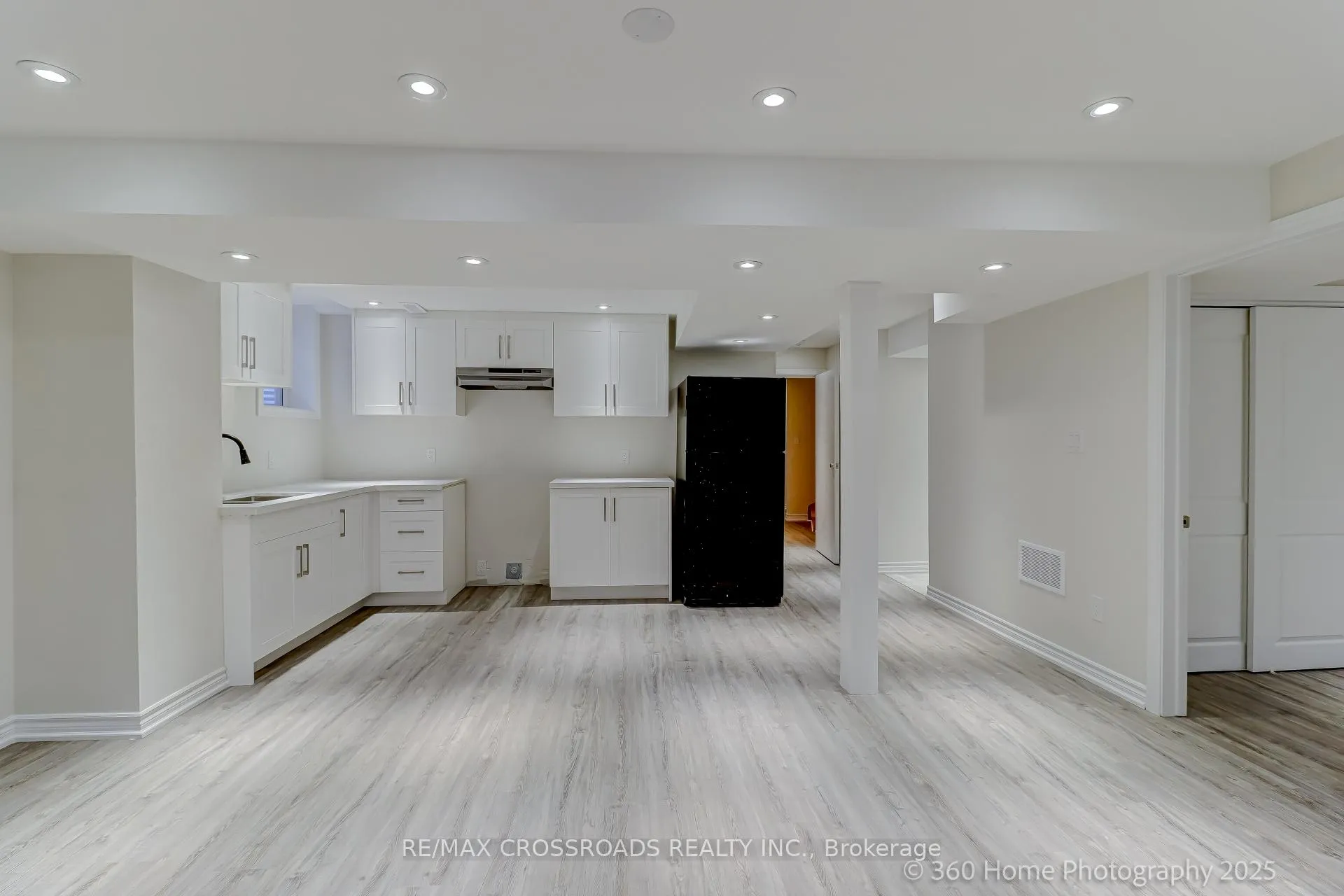 Photo 4 of 305 Old Harwood Avenue E, Ajax, Central — HOMEH