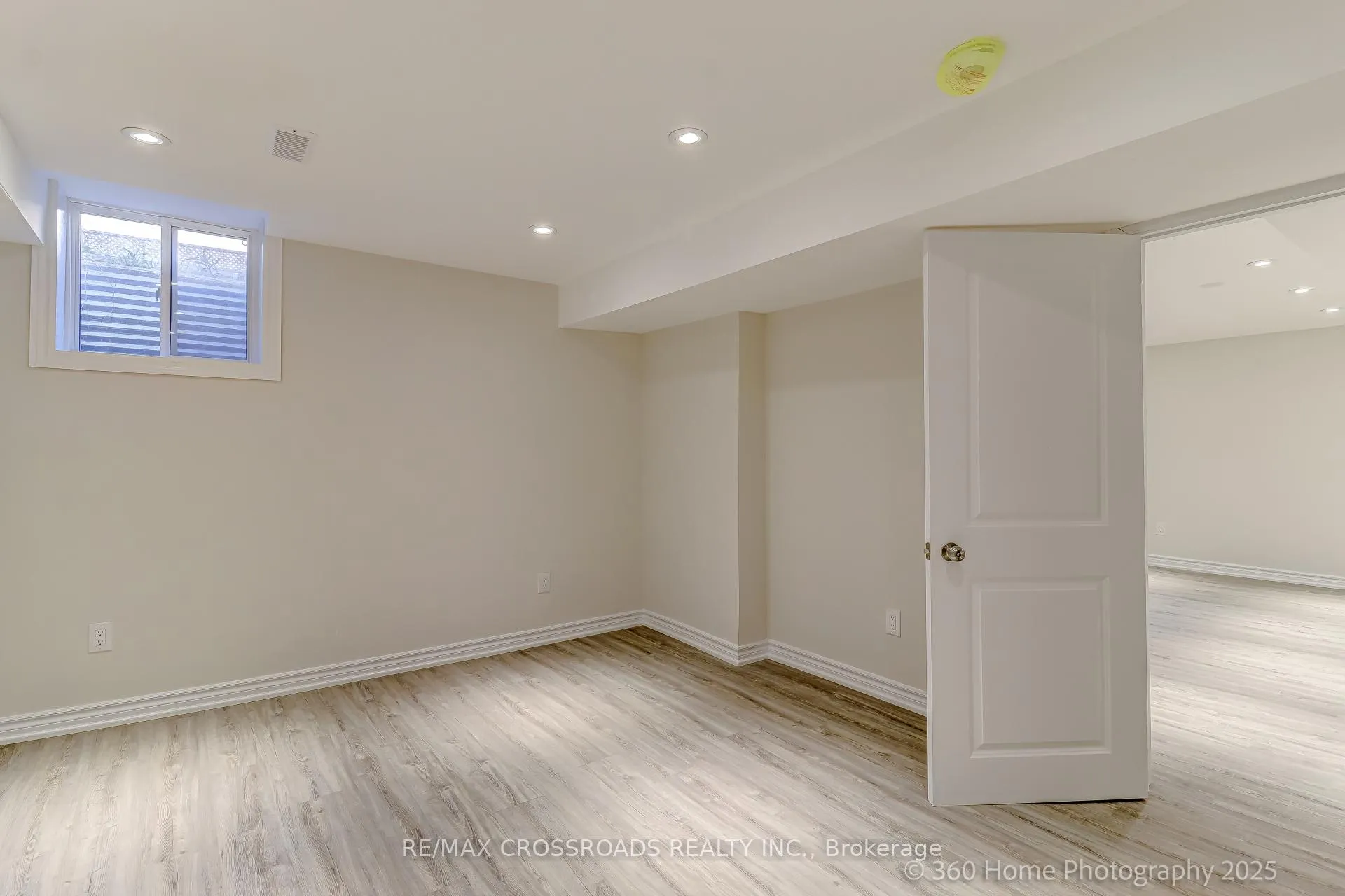 Photo 5 of 305 Old Harwood Avenue E, Ajax, Central — HOMEH
