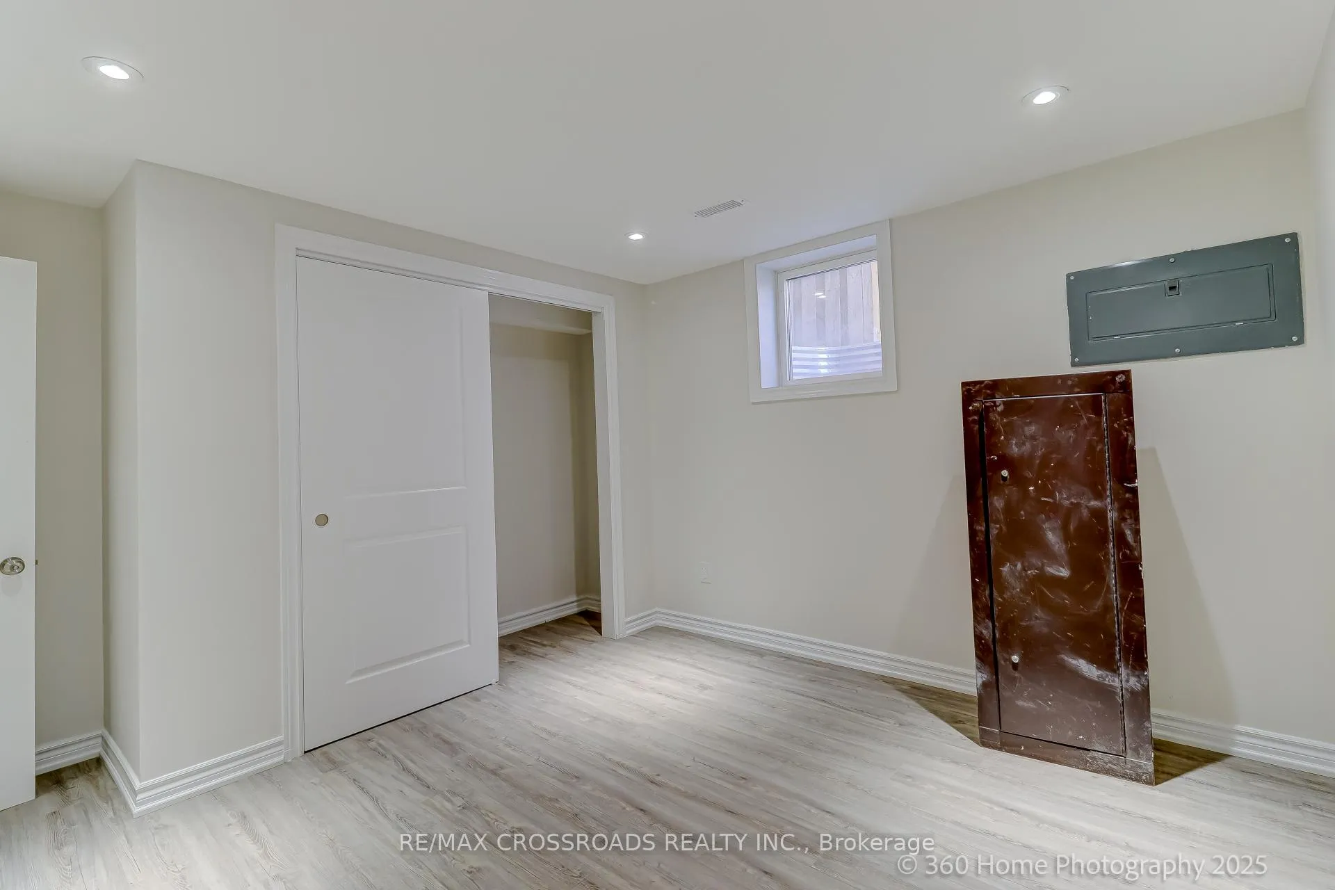 Photo 6 of 305 Old Harwood Avenue E, Ajax, Central — HOMEH