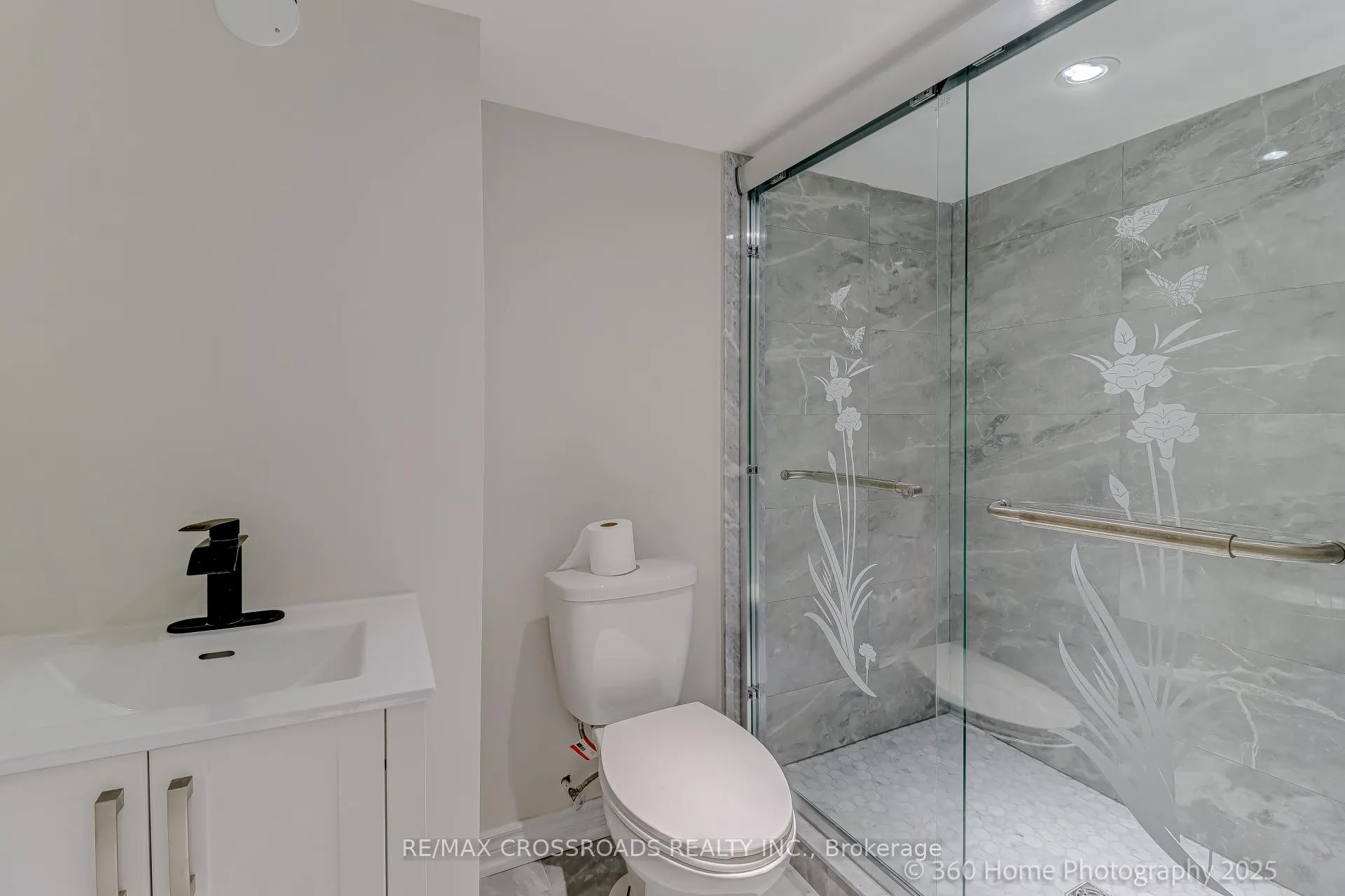 Photo 7 of 305 Old Harwood Avenue E, Ajax, Central — HOMEH
