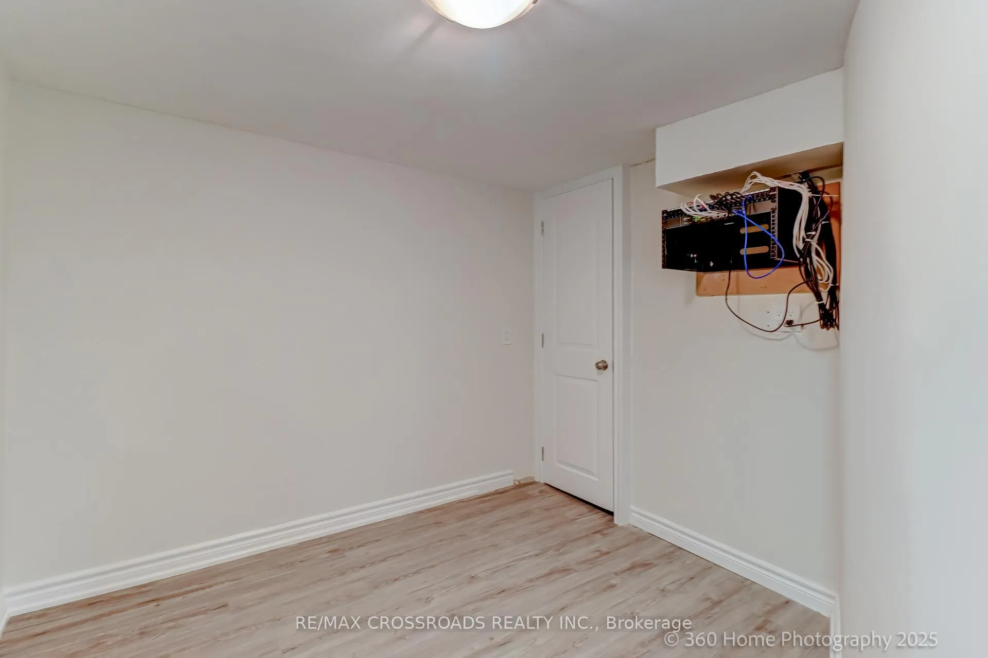 Photo 8 of 305 Old Harwood Avenue E, Ajax, Central — HOMEH