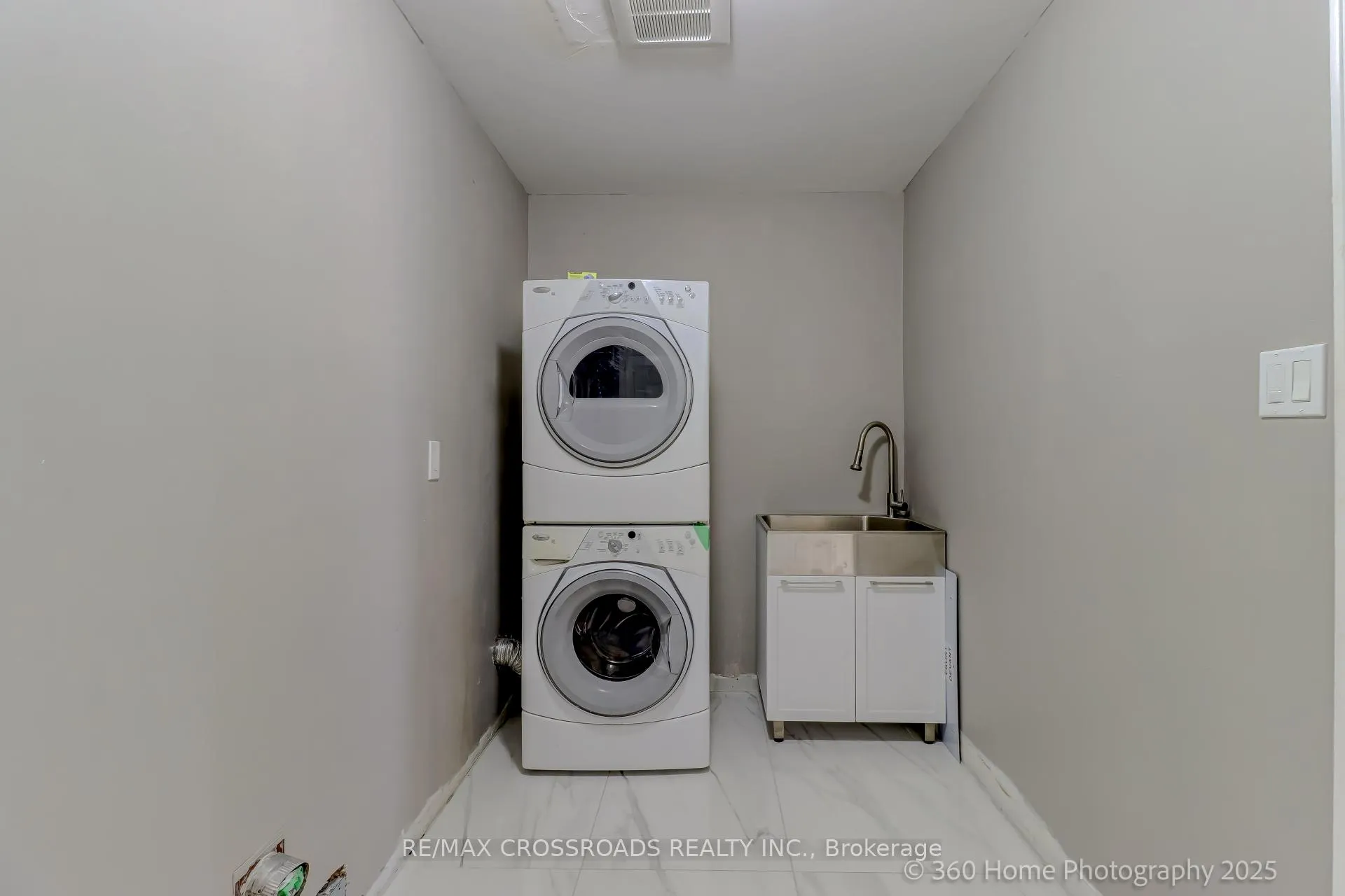 Photo 9 of 305 Old Harwood Avenue E, Ajax, Central — HOMEH