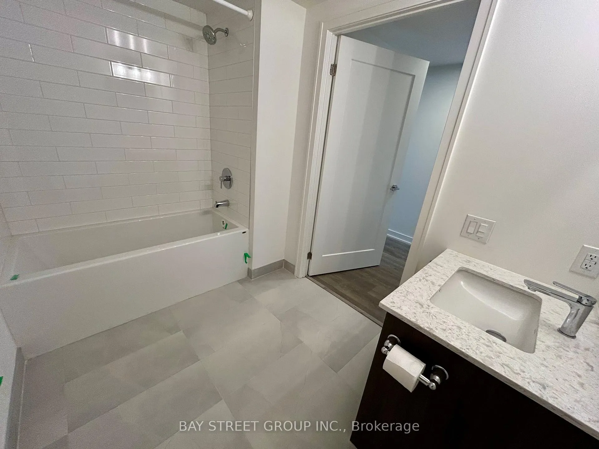 Photo 13 of Unit 805, 2 Manderley Drive, Scarborough, Birchcliffe-Cliffside — HOMEH
