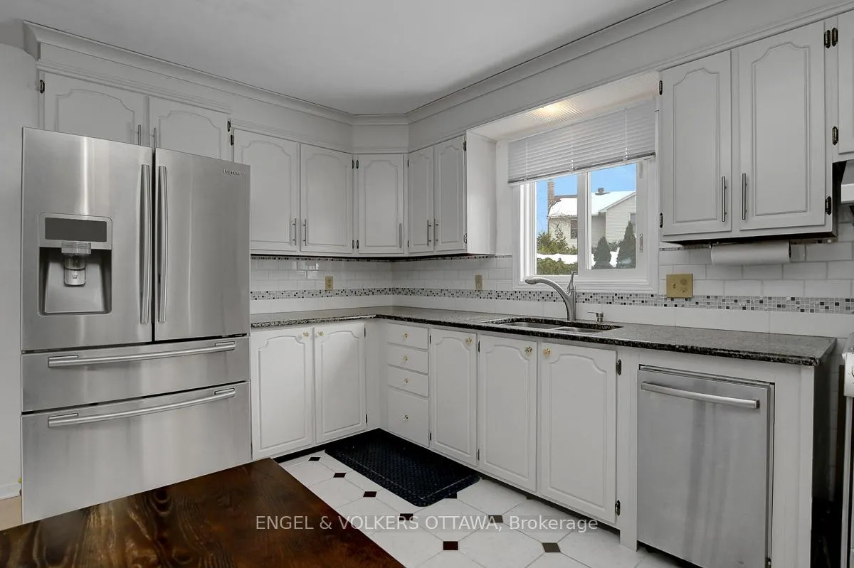 Photo 3 of 1016 Driftwood Crescent, Ottawa, Convent Glen — HOMEH