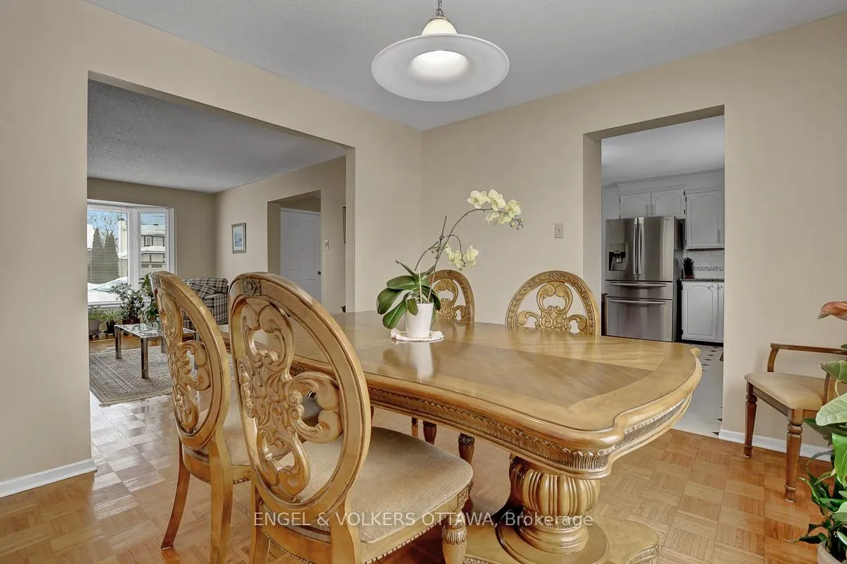 Photo 4 of 1016 Driftwood Crescent, Ottawa, Convent Glen — HOMEH
