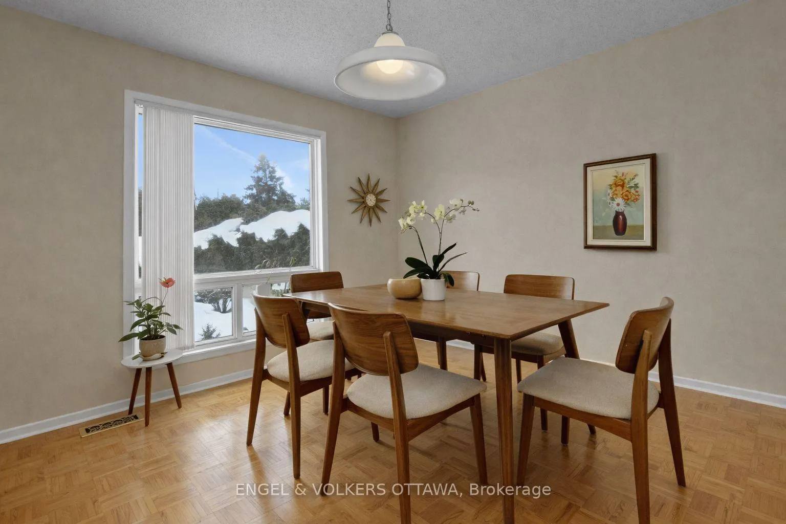 Photo 5 of 1016 Driftwood Crescent, Ottawa, Convent Glen — HOMEH