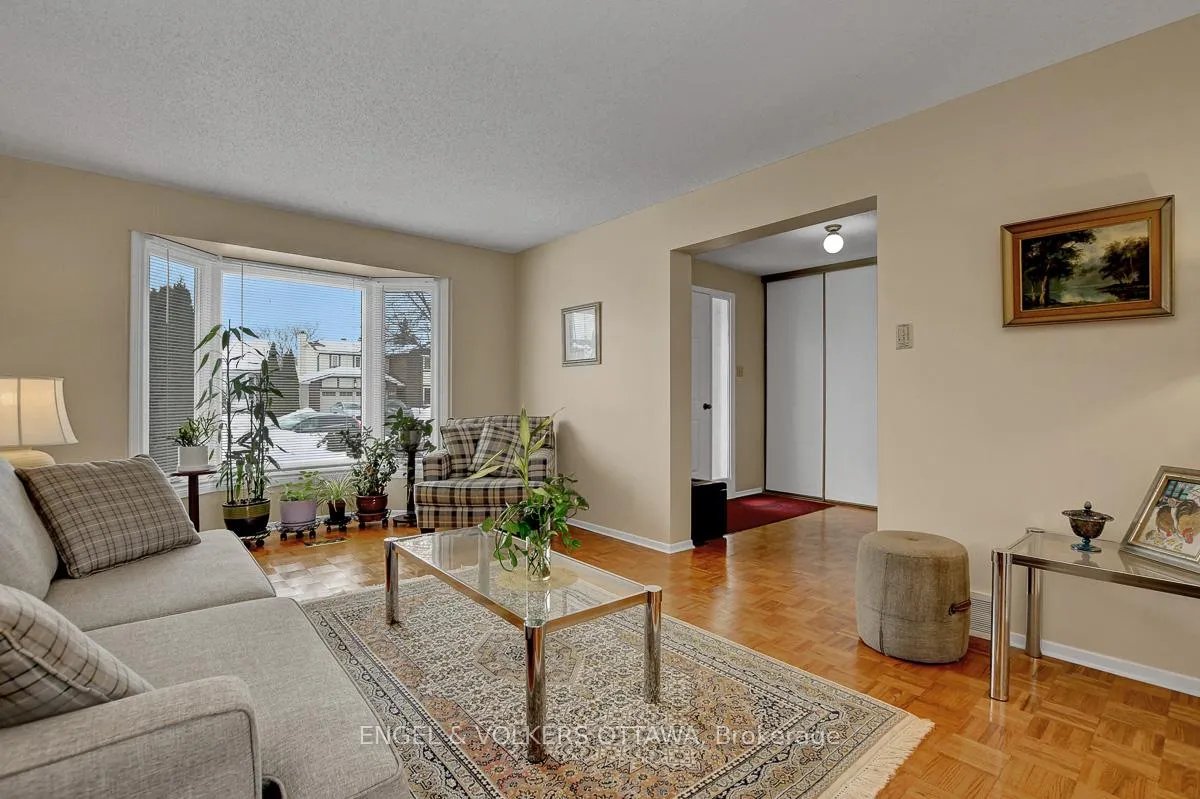 Photo 6 of 1016 Driftwood Crescent, Ottawa, Convent Glen — HOMEH