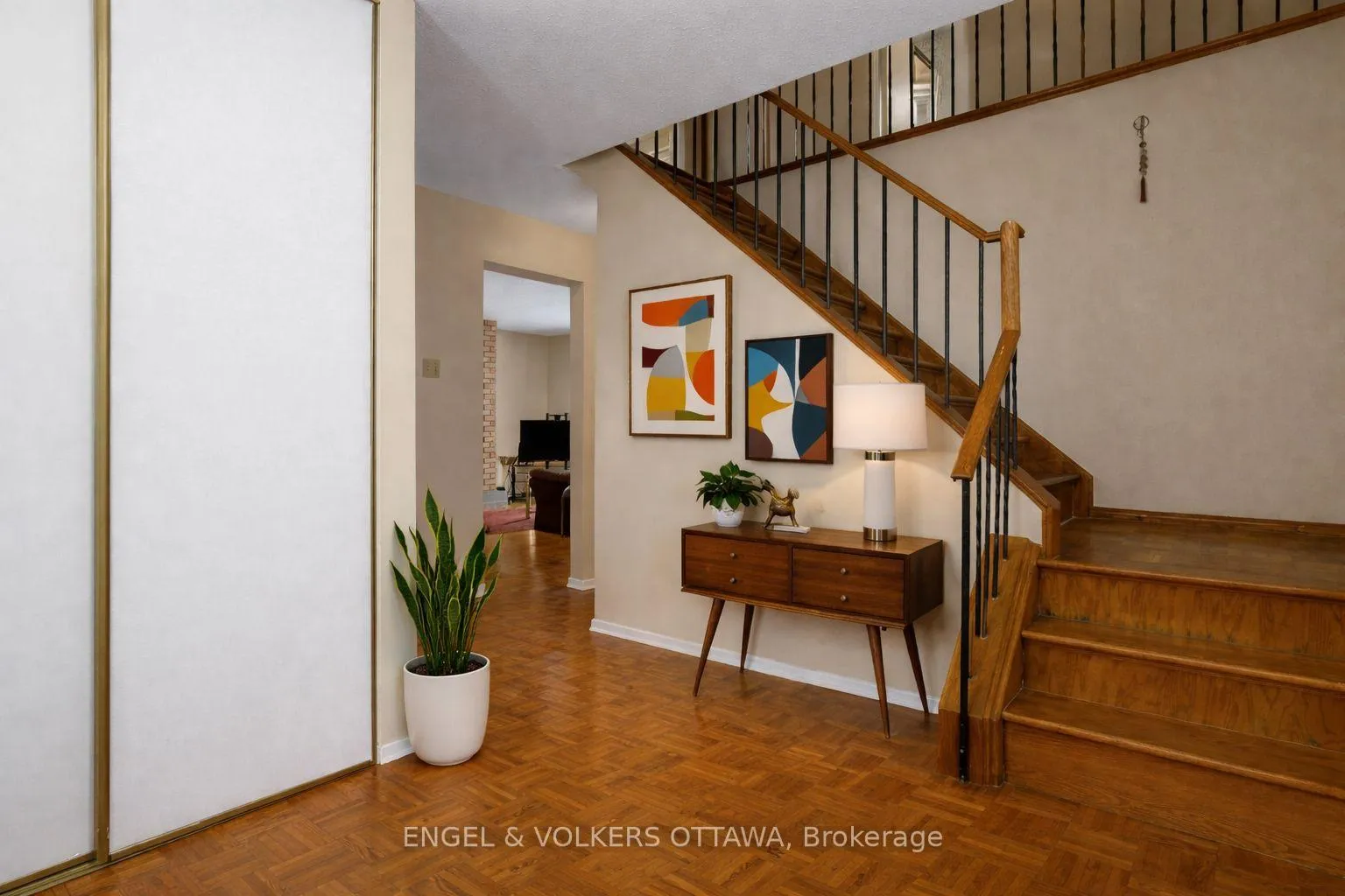 Photo 7 of 1016 Driftwood Crescent, Ottawa, Convent Glen — HOMEH