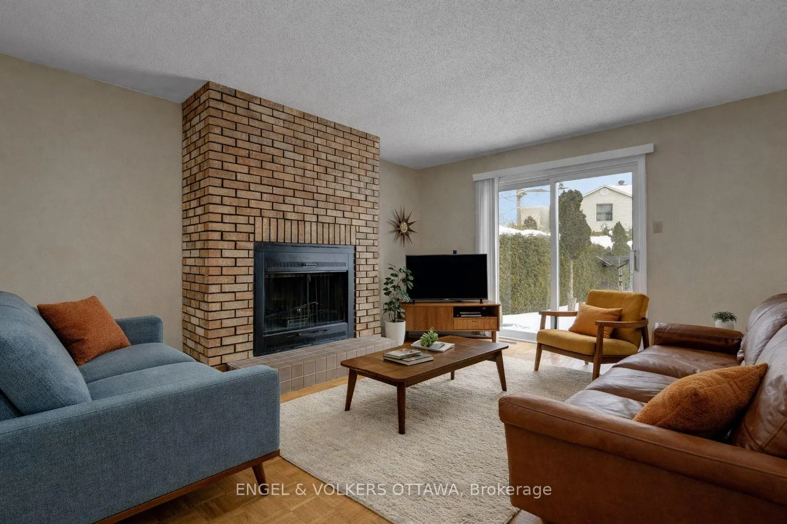 Photo 10 of 1016 Driftwood Crescent, Ottawa, Convent Glen — HOMEH