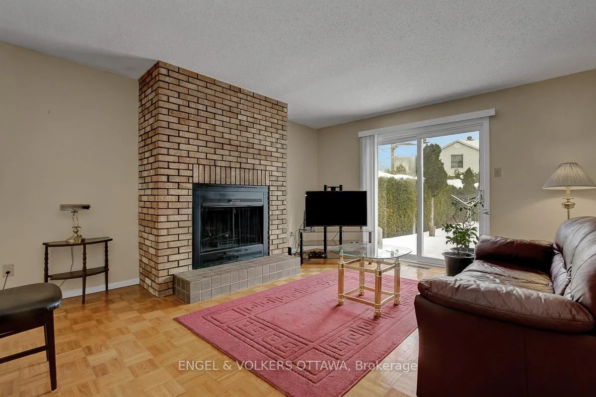 Photo 11 of 1016 Driftwood Crescent, Ottawa, Convent Glen — HOMEH