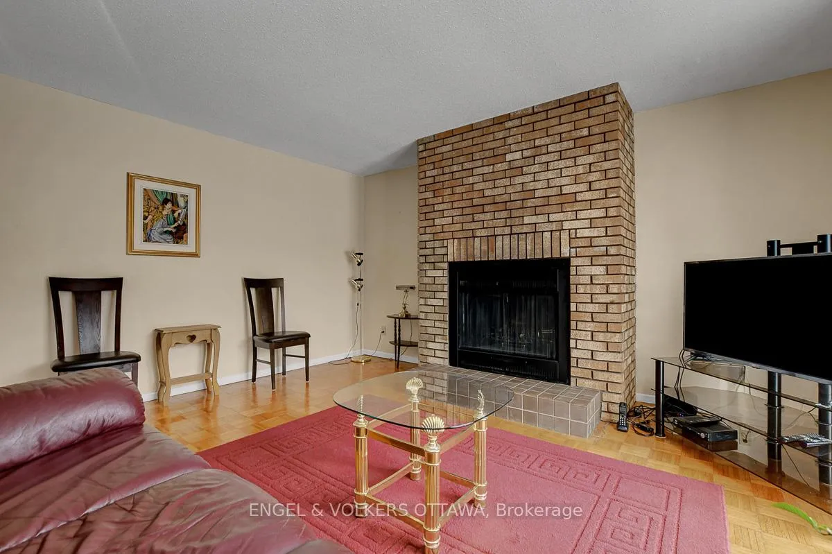 Photo 12 of 1016 Driftwood Crescent, Ottawa, Convent Glen — HOMEH