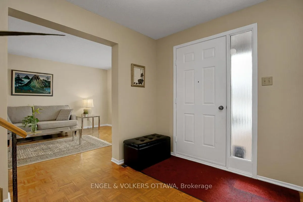 Photo 13 of 1016 Driftwood Crescent, Ottawa, Convent Glen — HOMEH