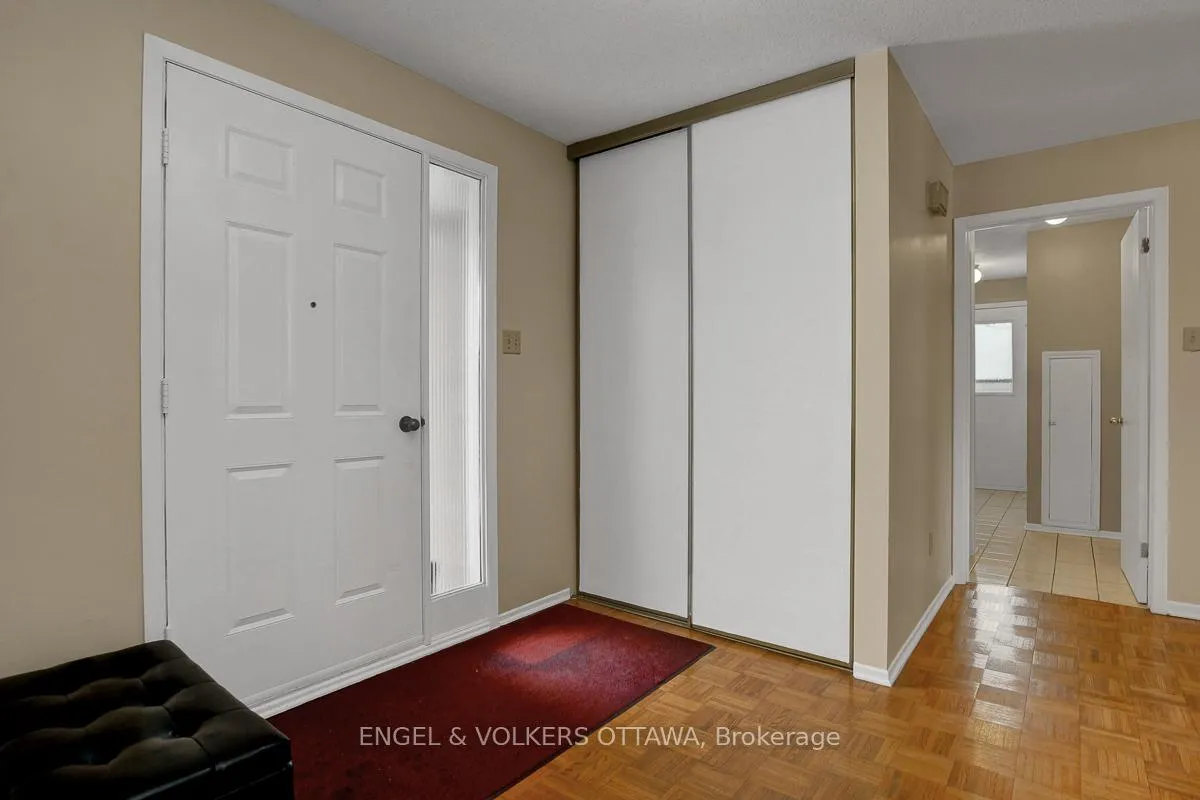 Photo 14 of 1016 Driftwood Crescent, Ottawa, Convent Glen — HOMEH