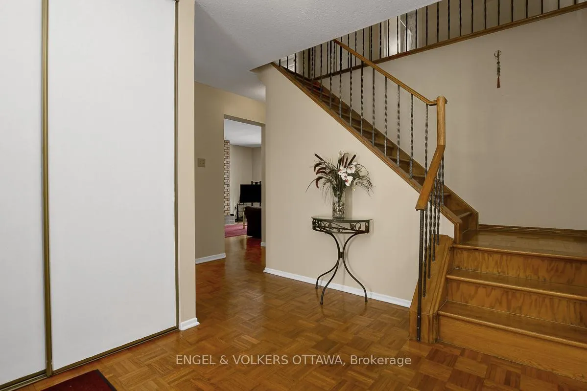 Photo 15 of 1016 Driftwood Crescent, Ottawa, Convent Glen — HOMEH