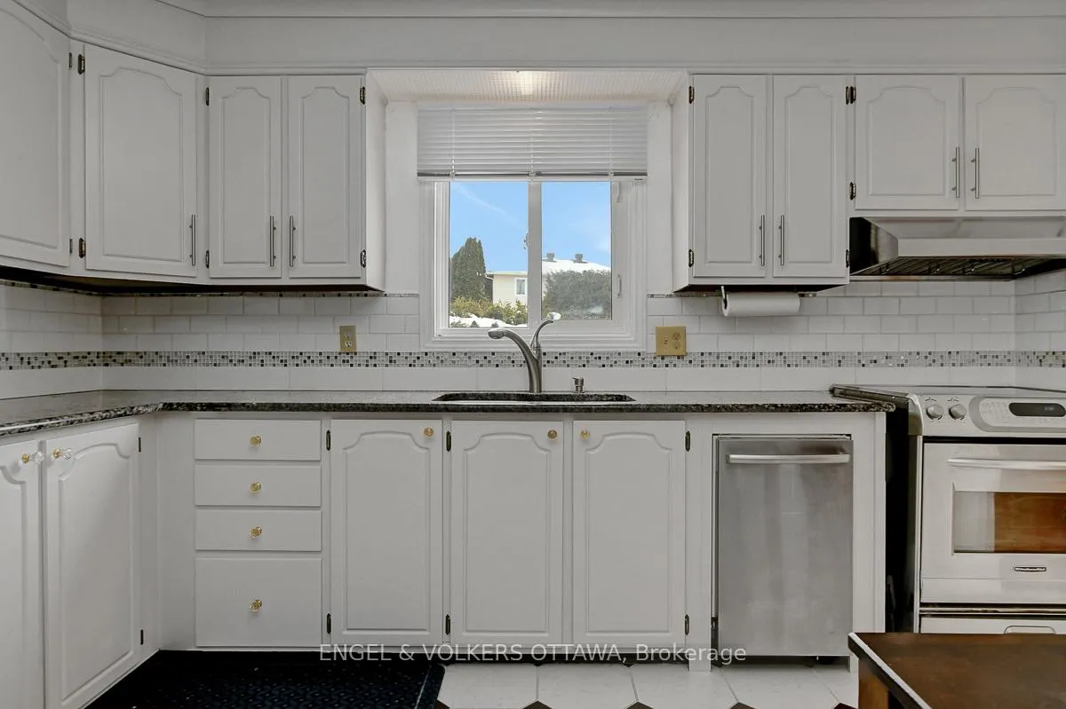 Photo 21 of 1016 Driftwood Crescent, Ottawa, Convent Glen — HOMEH