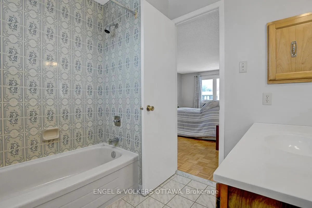Photo 31 of 1016 Driftwood Crescent, Ottawa, Convent Glen — HOMEH
