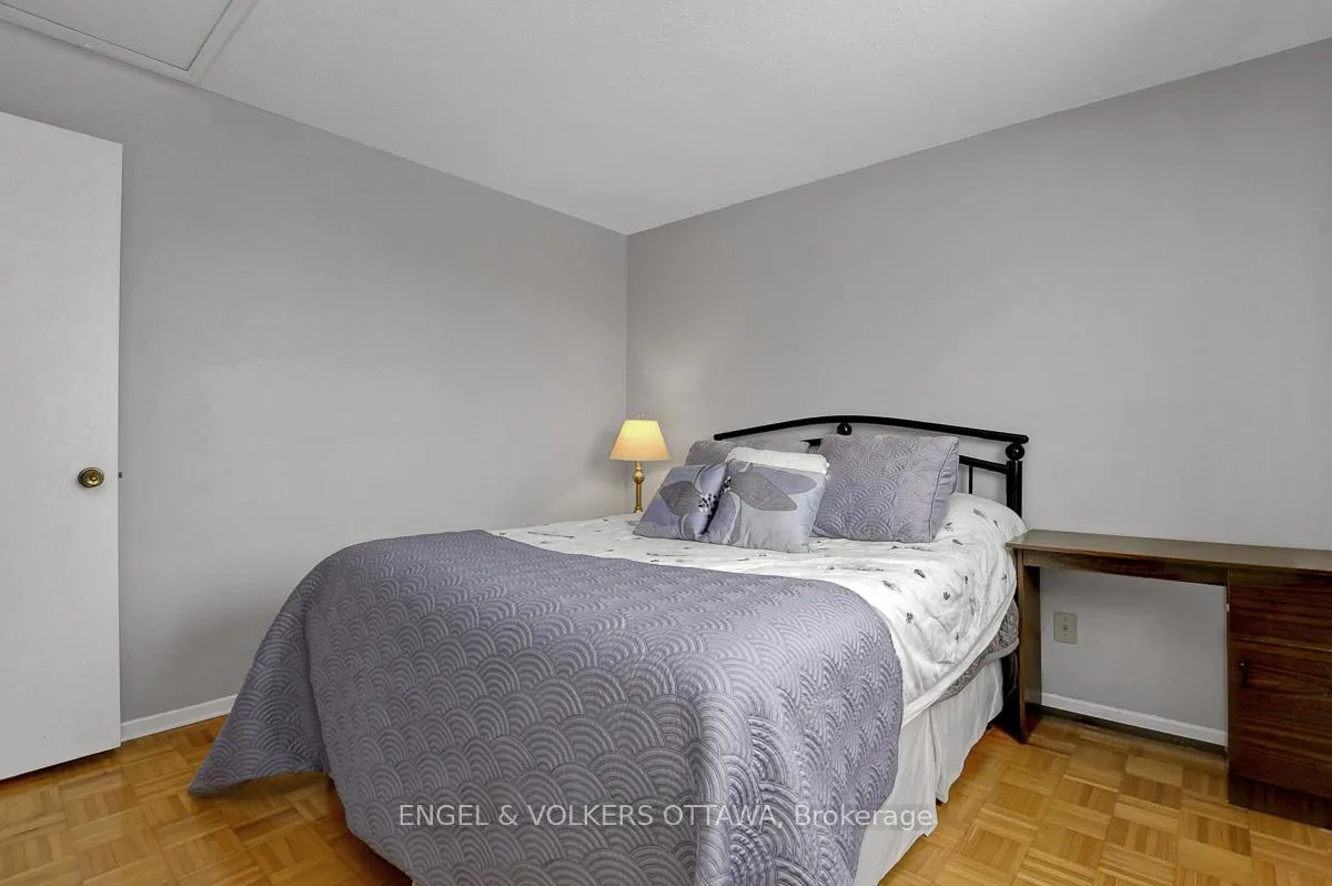 Photo 32 of 1016 Driftwood Crescent, Ottawa, Convent Glen — HOMEH