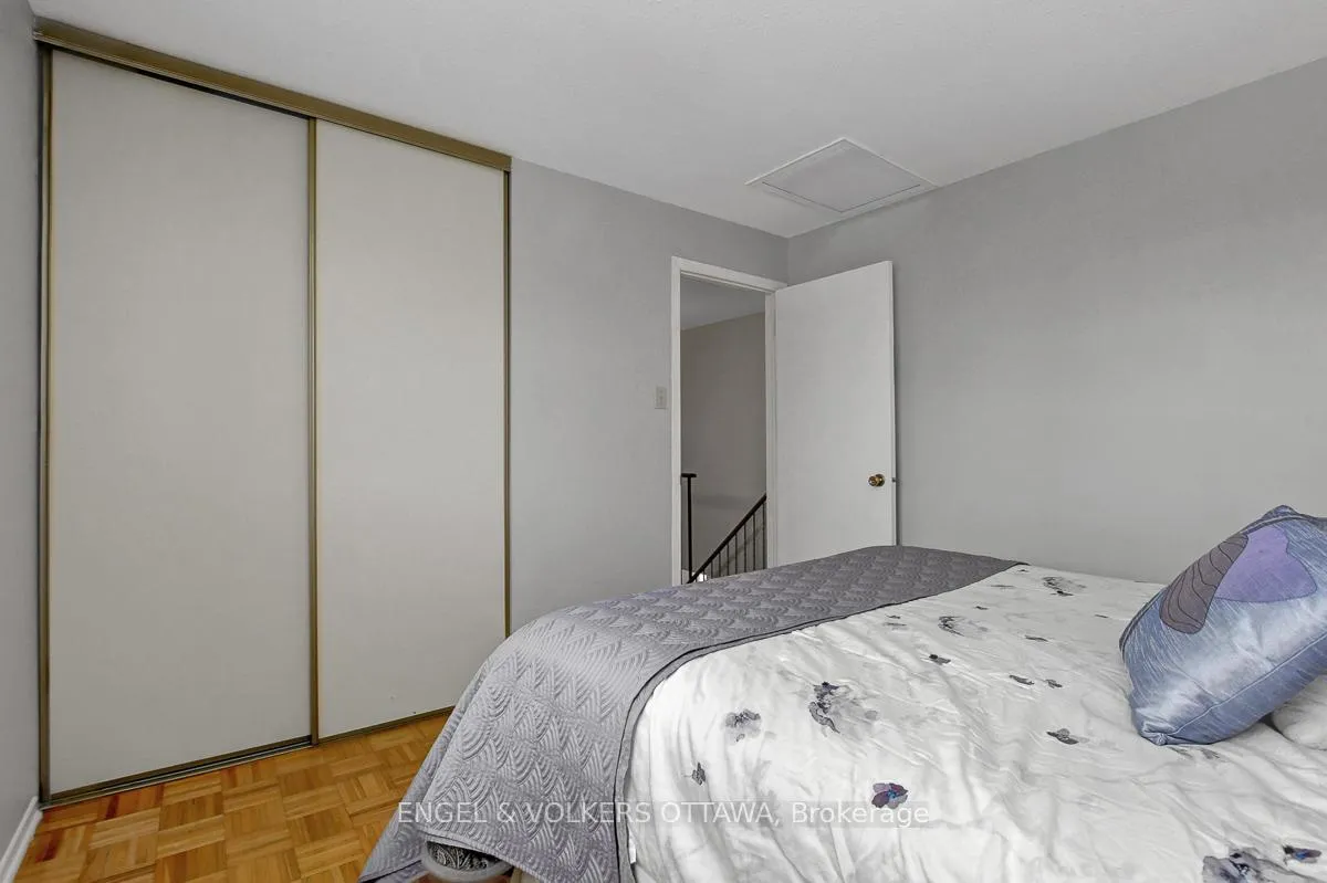 Photo 33 of 1016 Driftwood Crescent, Ottawa, Convent Glen — HOMEH